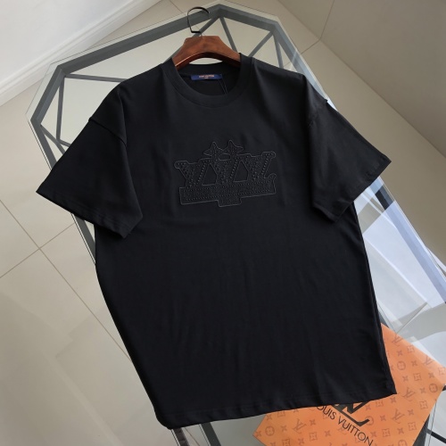 Louis Vuitton 2025 Spring/Summer Embroidered Logo Short Sleeve T-Shirt 1 Louis Vuitton 2025 Spring/Summer Embroidered Logo Short Sleeve T-Shirt