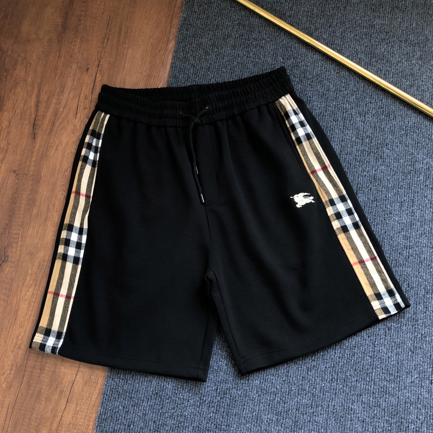P100 Burberry 2026 nuevos pantalones cortos deportivos informales a cuadros, clásicos y modernos, confeccionados con te…