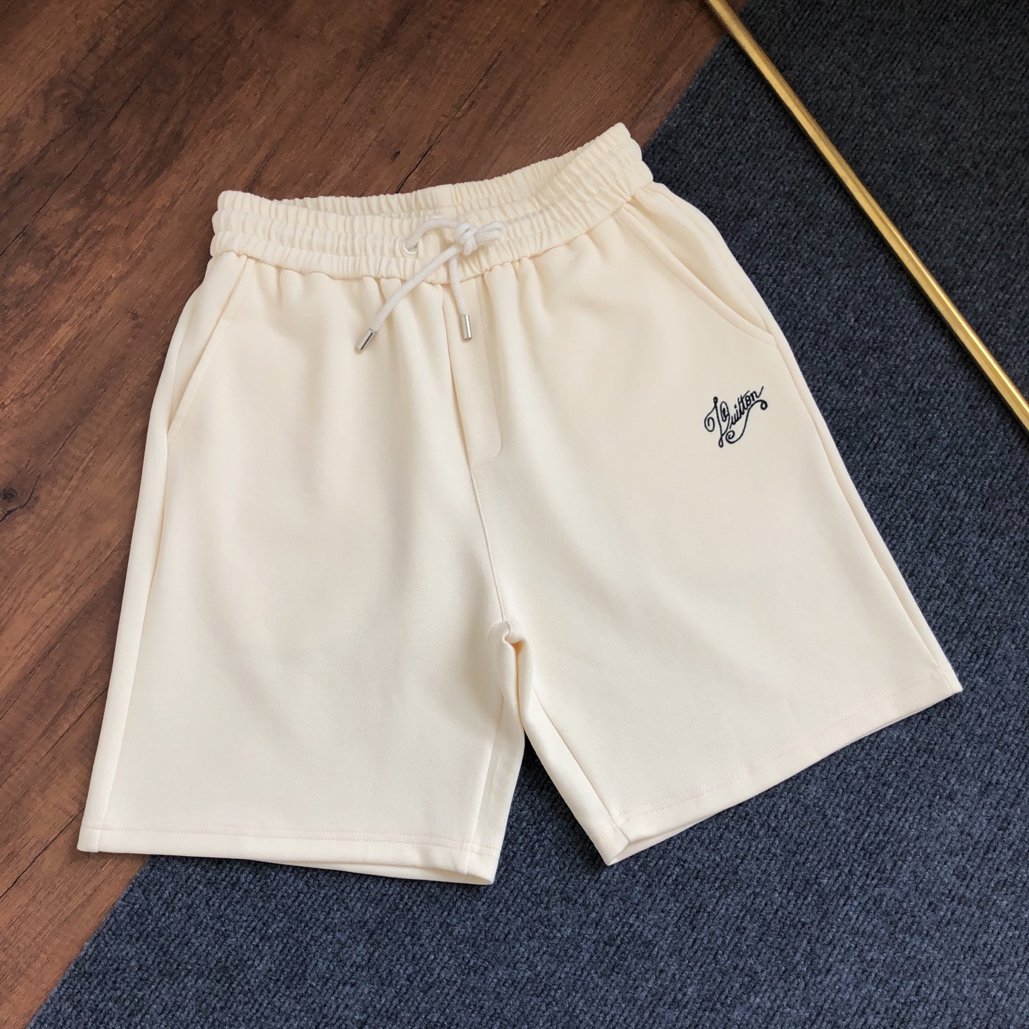 Alternative view of Louis Vuitton Shorts 08117