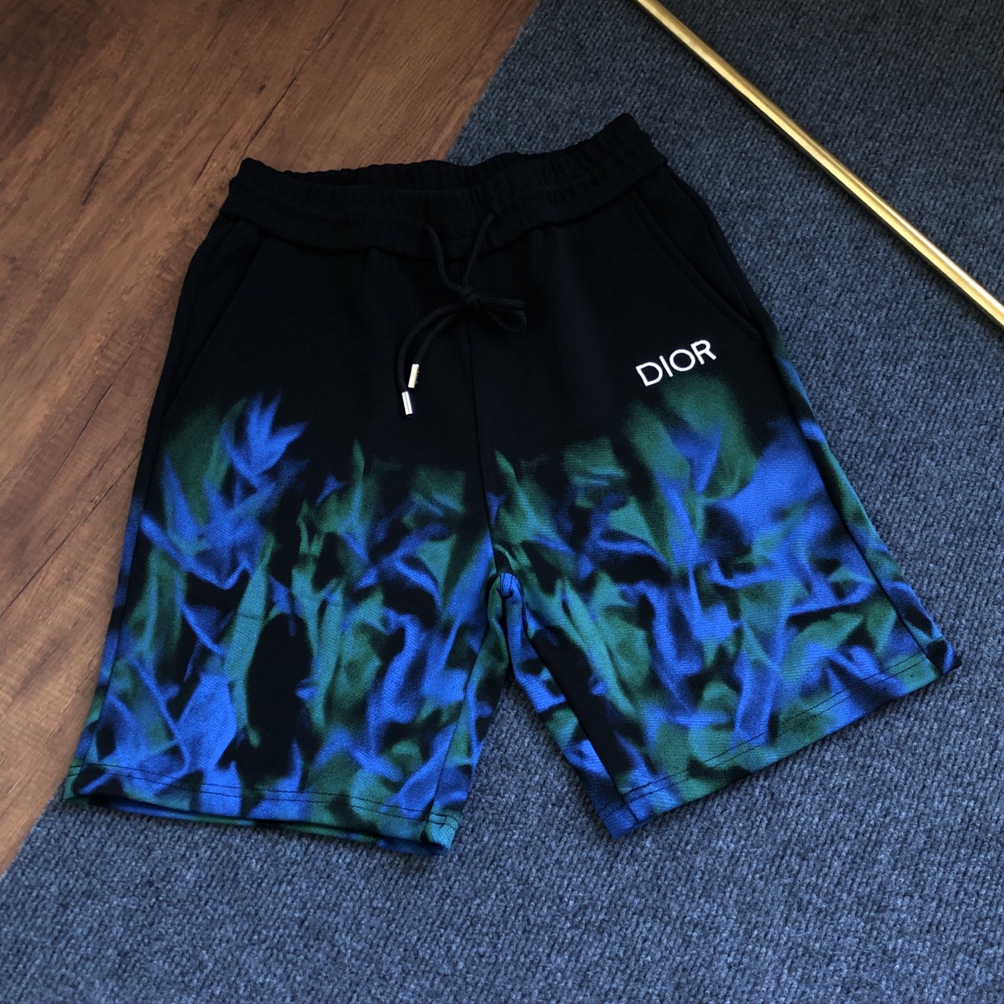 P100 DIOR/Dior 2026ss nuevos pantalones cortos deportivos de felpa con logo bordado de primavera y verano, estilo clási…
