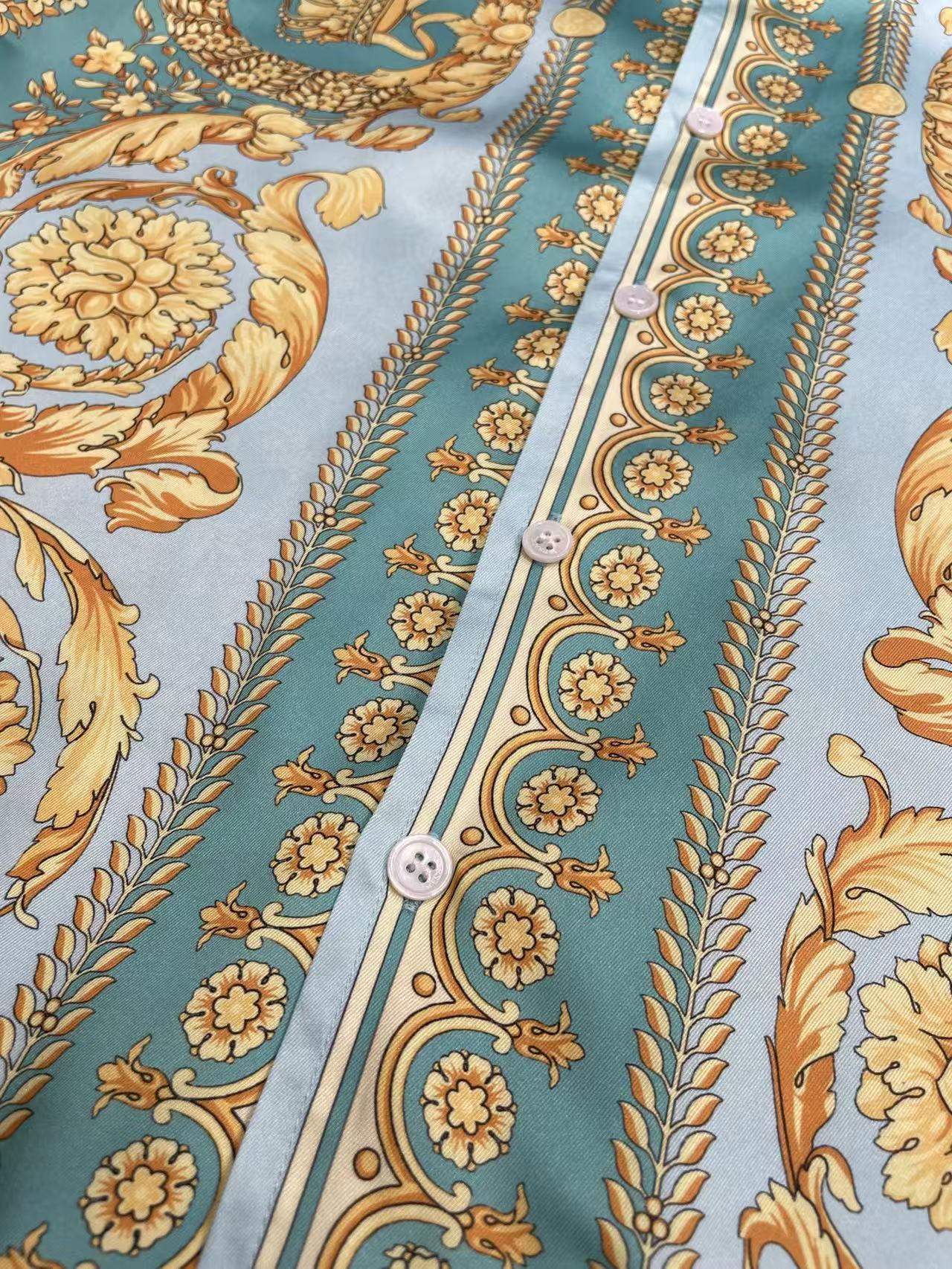 Versace 2025 men's short sleeve shirt with Baroque print, 100% tech silk twill.-Big cat