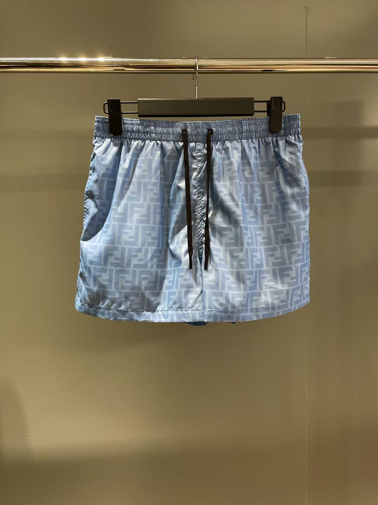 NO:951637,FD blue high-tech fabric swimming shorts. Counter price 6,400. Description Swimming shorts, equipped with elastic waistband and drawstring. High-tech fabric material, full-width blue FF pattern. Made in Italy. Material polyester, lining 82 nylon/nylon, 18 elastane-spandex, Prada-clothing, prada, shorts,19860909FD蓝色高科技布料游泳短裤 专柜售价 6,400 说明 泳裤,配备松紧腰带和抽绳.高科技布料材质,全幅蓝色FF图案. 意大利制造 材质涤纶,内衬82锦纶/尼龙,18弹性纤维-氨纶,普拉达-服装,prada,shorts,,Women's clothing