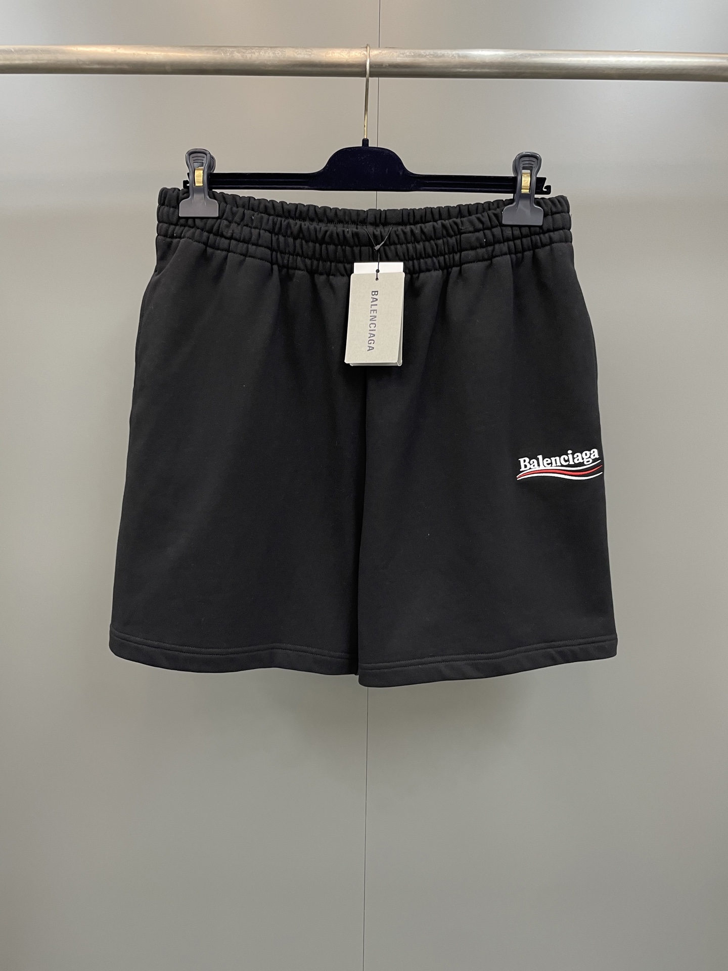 NO:775436,Parisian 26ss new summer style Coke Wave classic logo casual shorts for men and women, loose version sweatpants!  ,Balenciaga-clothing,balenciaga,balenciaga,shorts,19860909巴黎家26ss夏季新款可乐海浪经典logo休闲短裤男女同款宽松版运动裤！,巴黎世家-服装,balenciaga,balenciaga,shorts,,Women's clothing