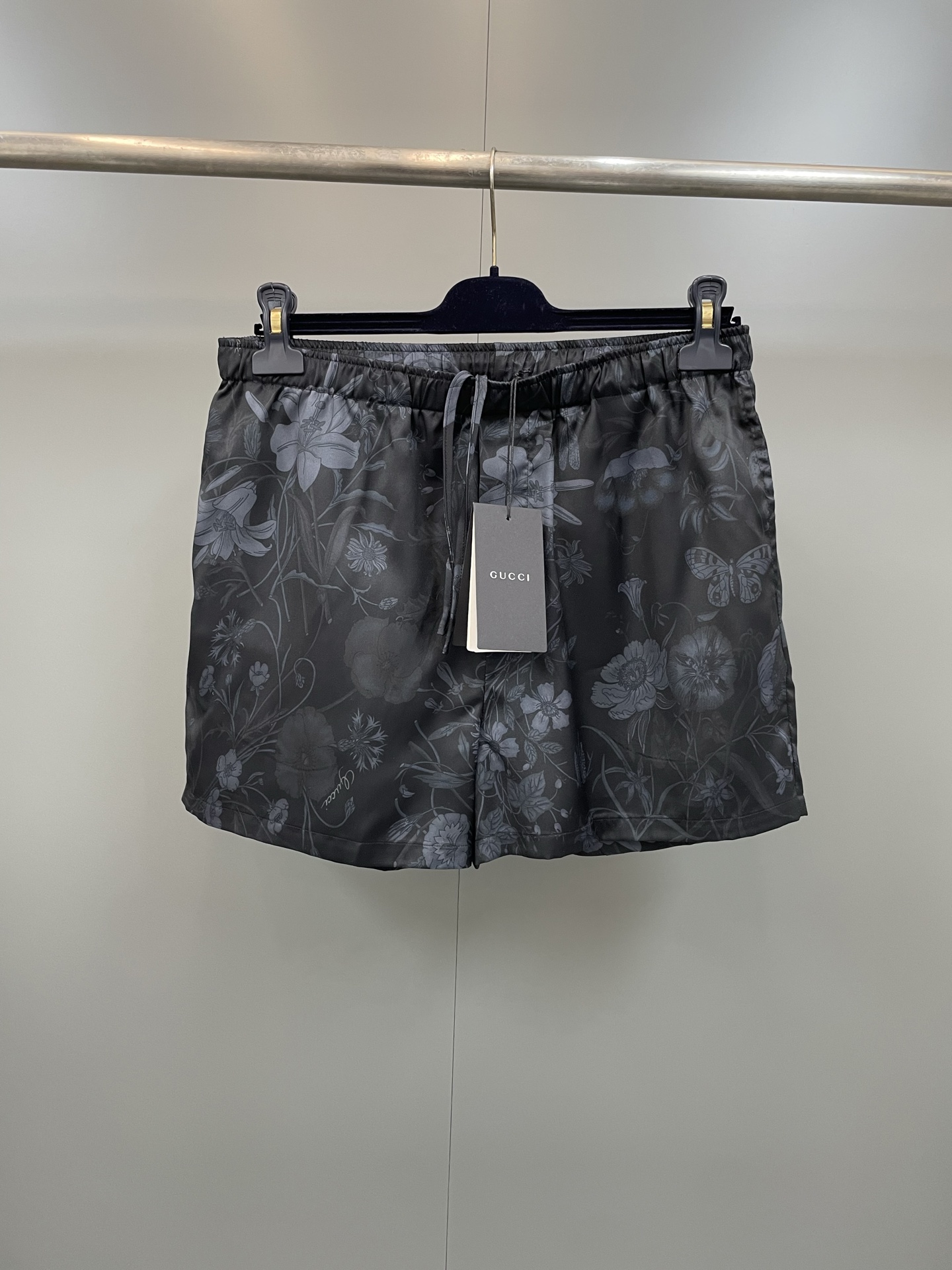 NO:775377,G's 26 new shorts are made of twill technical silk, with all-over floral prints to express a unique charm., Gucci - Clothing, gucci, gucci, shorts,19860909G家26新款短裤甄选斜纹科技丝丝打造,通体花卉印花尽释别致韵调.,古驰-服装,gucci,gucci,shorts,,Women's clothing