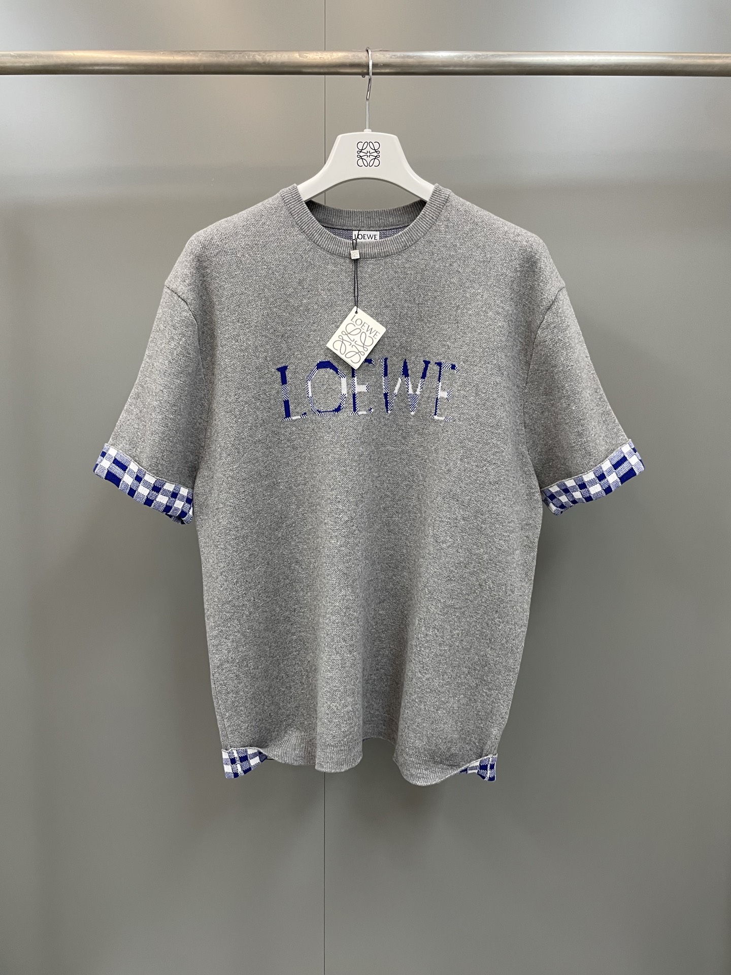 NO:775340,Loewe26 new men's show series letter printed plaid round neck pullover short-sleeved T-shirt, the corner stitching on both sides of the hem can be removed by yourself!  High version, Loewe-clothing, loewe, loewe, T-shirt, tees, t-shirt,19860909Loewe26新款男士秀场系列 字母印花格纹圆领套头短袖 T恤 ,下摆两侧角订线可以自行拆除！高版本,罗意威-服装,loewe,loewe,T-shirt,tees，t-shirt,,Women's clothing