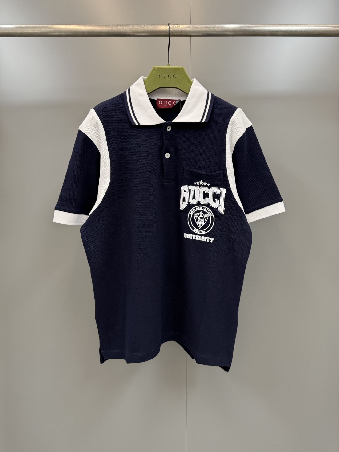 NO:778876,G's new Polo shirt is crafted from stretch piqué cotton and cleverly embellished with Gucci UniversityE flowers., Gucci - Clothing, gucci, gucci, versace, gucci,19860909G家新款Polo衫以弹力珠地棉匠心演绎,巧妙缀饰Gucci UniversityE花.,古驰-服装,gucci,gucci,versace,gucci,,Women's clothing