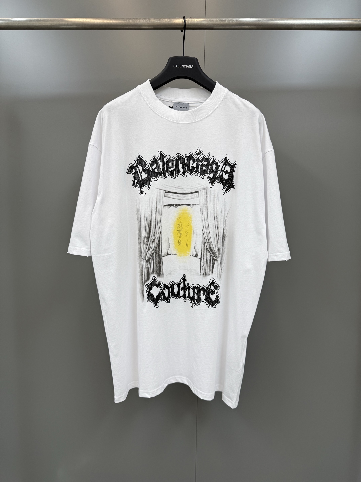 NO:786880,Balenciaga's new jersey fabric loose fit T-shirt, round neck, short sleeves, front and back decorated with salon de couture artwork prints, high version, Balenciaga-clothing, balenciaga, balenciaga, T-shirt, tees, t-shirt,19860909巴黎家新款平纹针织面料宽松版T恤 圆领 短袖 正面和背面饰以salon de couture艺术作品印花 高版本,巴黎世家-服装,balenciaga,balenciaga,T-shirt,tees，t-shirt,,Women's clothing