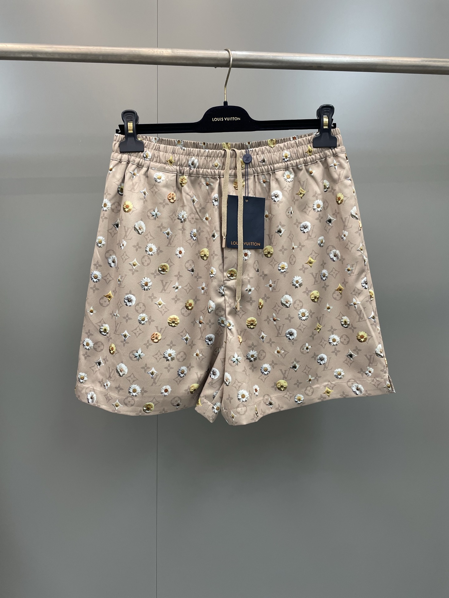 NO:784020,Lujia 26ss new spring series, printed silk drawstring shorts!  ,Louis Vuitton-clothing,louis vuitton,louis vuitton,louis vuitton,shorts,19860909驴家26ss新款春季系列,印花丝绸抽绳短裤！,路易威登-服装,louis vuitton,louis vuitton,louis vuitton,shorts,,Women's clothing