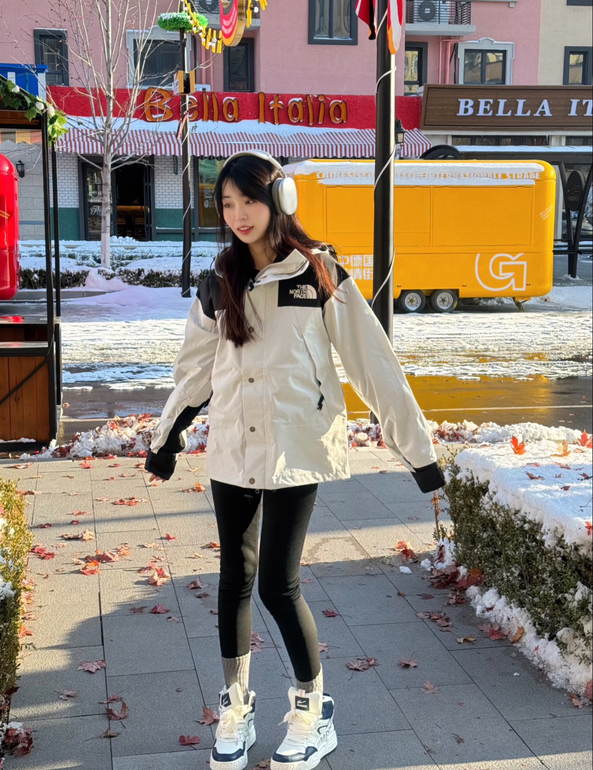 上身效果#

THE NORTH FACE/北面 22FW MOUNTAINJACKETGTX 1990冲锋衣（米白）