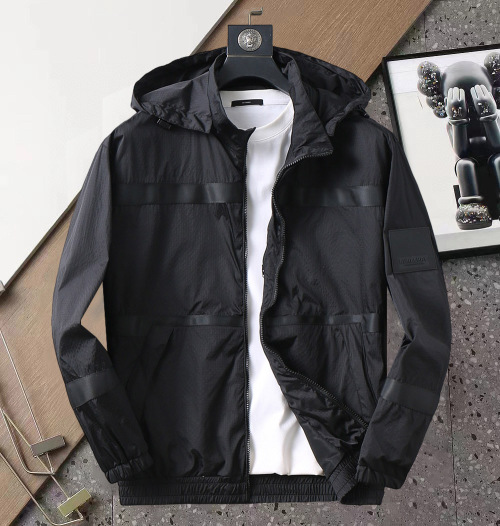 Chaqueta Burberry Negra con Capucha - Colección 2025, Estilo y Comodidad 1 Chaqueta Burberry Negra con Capucha - Colección 2025, Estilo y Comodidad