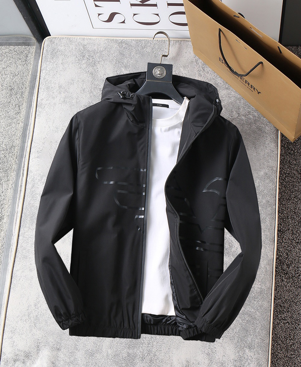 NO:115993,Armani Spring 2025 new jacket jacket, the new product on the show is perfect, comfortable and warm when worn on both sides, three-standard full color and attractive, and the very outstanding design easily advances the sense of fashion, the workmanship is extremely exquisite and rigorous, and the wiring is neat and meticulous!  A masterpiece of a big-name designer!  The upper body doesn't look bloated and super handsome!  Spot code M ~ XXXL,,armani,jackets & coats,jackets & coats,alexander wang19860909阿玛尼 2025春季新款夹克外套,秀场新品品相非常完美,双面穿舒适保暖,三标齐全色泽饱满诱人,非常出彩的设计,轻松将时髦感进阶,做工极为考究严谨,走线工整细致！大牌设计师巨作！上身不显臃肿、超级帅气！现货码数M ～ XXXL,,armani,jackets & coats,jackets & coats,alexander wang,Men's clothing