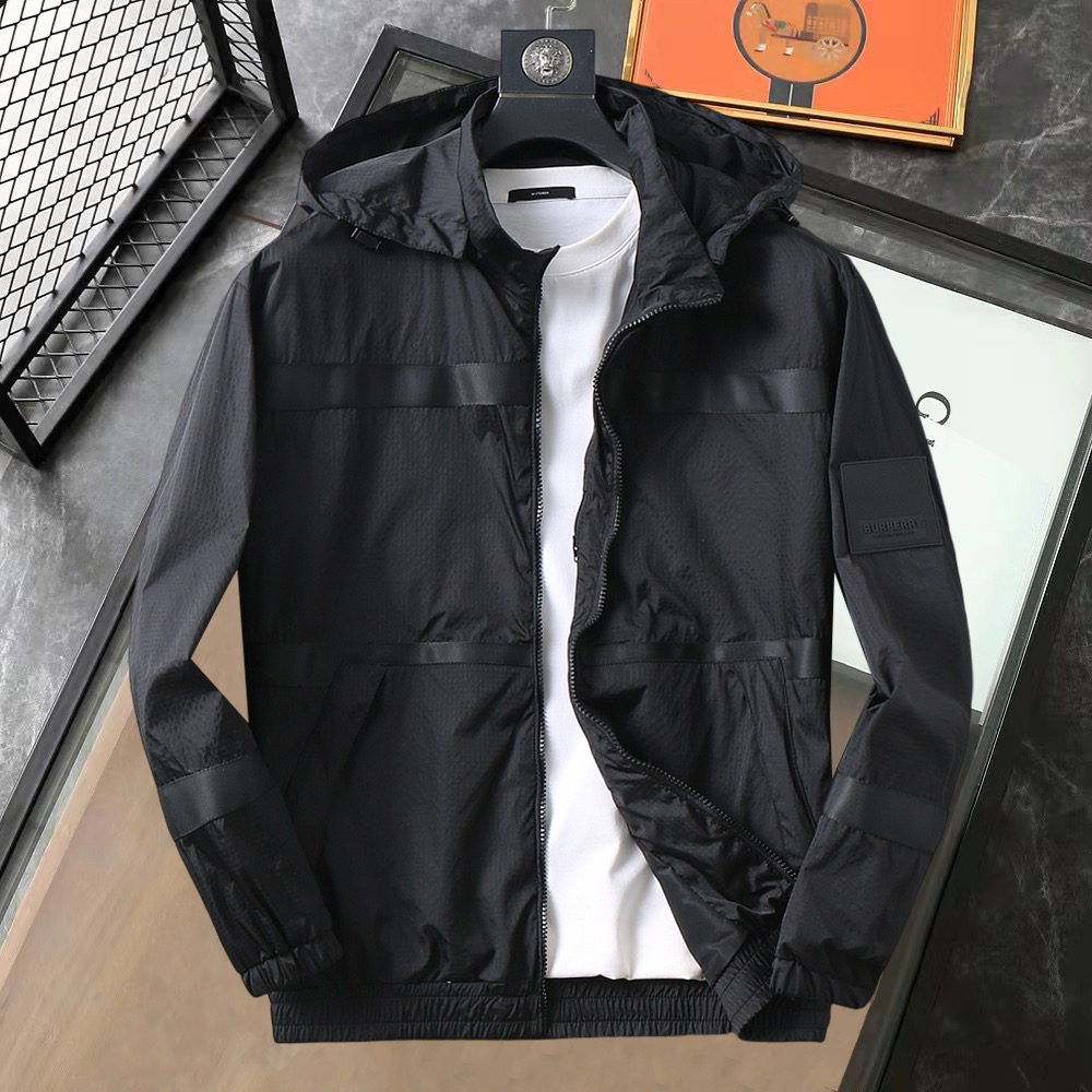 NO:737115,Burberry's 2026 spring new jacket, the new product on the show is in perfect condition, comfortable and warm, complete with three colors, full and attractive color, very outstanding design, easily upgrades the fashion sense, extremely elegant and rigorous workmanship, neat and meticulous wiring!  A masterpiece from a famous designer!  The upper body does not look bloated and is super handsome!  Available size M ~ XXXL,,burberry,jackets & coats,jackets & coats,19860909巴宝莉 2026开春新款夹克外套,秀场新品品相非常完美,舒适保暖,三标齐全色泽饱满诱人,非常出彩的设计,轻松将时髦感进阶,做工极为考究严谨,走线工整细致！大牌设计师巨作！上身不显臃肿、超级帅气！现货码数M ～ XXXL,,burberry,jackets & coats,jackets & coats,,Men's clothing