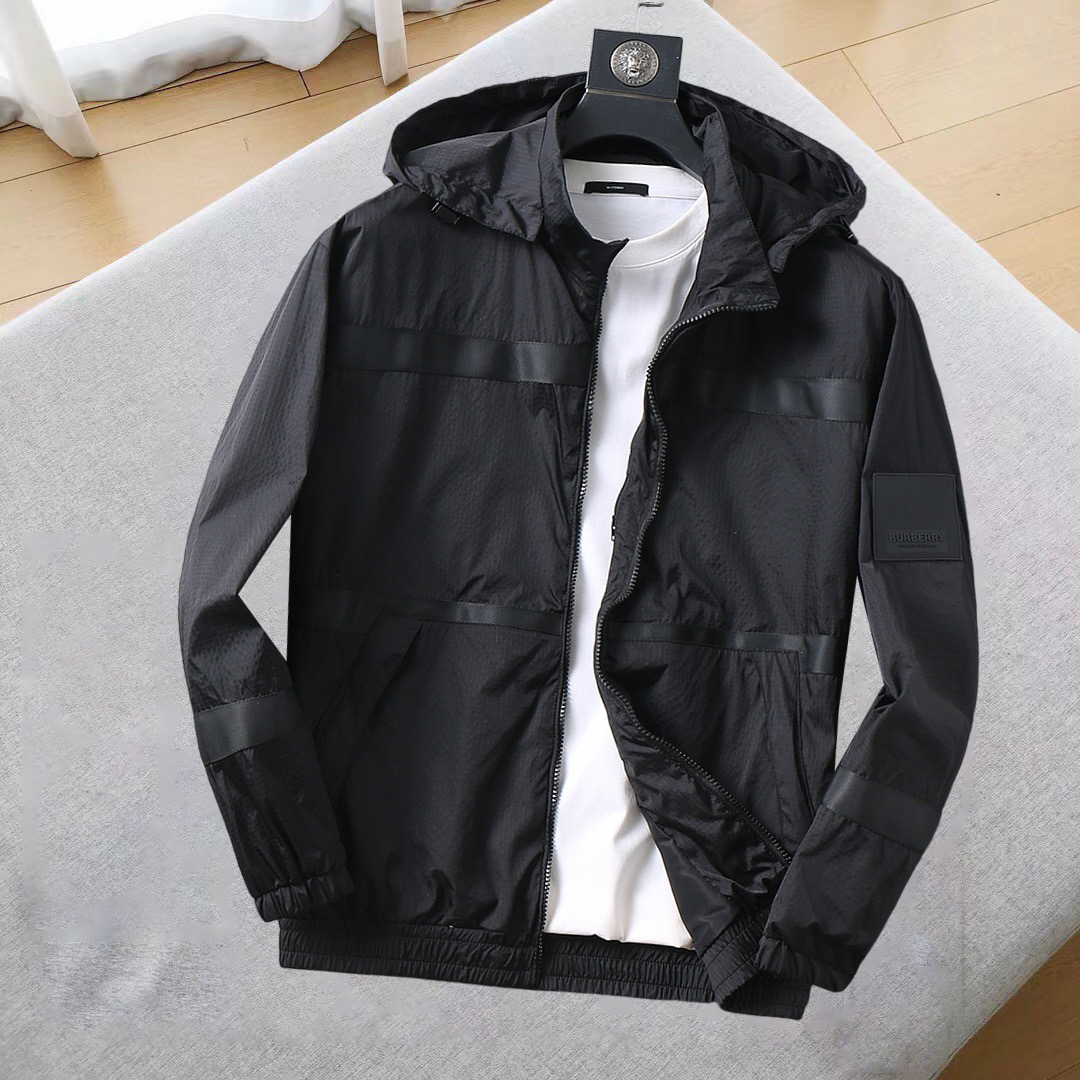 NO:124408,Burberry's new spring jacket 2025, the new product on the show is perfect, comfortable and warm, the three-standard complete colors and full and attractive, and the very outstanding design easily advances the sense of fashion. The workmanship is extremely exquisite and rigorous, and the wiring is neat and meticulous!  A masterpiece of a big-name designer!  The upper body doesn't look bloated and super handsome!  Spot code M ~ XXXL,,burberry,jackets & coats,jackets & coats,alexander wang19860909巴宝莉 2025开春新款夹克外套,秀场新品品相非常完美,舒适保暖,三标齐全色泽饱满诱人,非常出彩的设计,轻松将时髦感进阶,做工极为考究严谨,走线工整细致！大牌设计师巨作！上身不显臃肿、超级帅气！现货码数M ～ XXXL,,burberry,jackets & coats,jackets & coats,alexander wang,Men's clothing