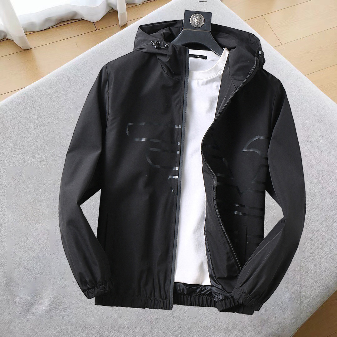 NO:124406,Armani's new jacket jacket in the spring of 2025, the new product on the show is perfect, comfortable and warm, the three standards are complete in color and full and attractive, and the very outstanding design easily advances the sense of fashion. The workmanship is extremely exquisite and rigorous, and the wiring is neat and meticulous!  A masterpiece of a big-name designer!  The upper body doesn't look bloated and super handsome!  Spot code M ~ XXXL,,armani,jackets & coats,jackets & coats,alexander wang19860909阿玛尼 2025开春新款夹克外套,秀场新品品相非常完美,舒适保暖,三标齐全色泽饱满诱人,非常出彩的设计,轻松将时髦感进阶,做工极为考究严谨,走线工整细致！大牌设计师巨作！上身不显臃肿、超级帅气！现货码数M ～ XXXL,,armani,jackets & coats,jackets & coats,alexander wang,Men's clothing