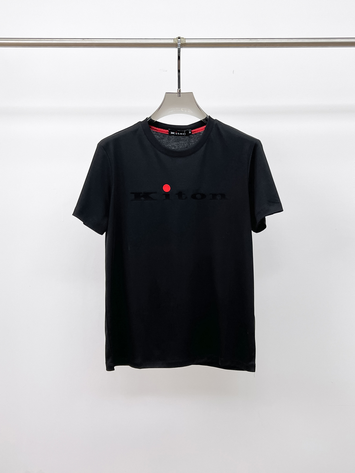 NO:133380,Kiton's new spring and summer new style first-time counter has the latest short-sleeved round-neck T-shirt with high-end customization and avant-garde and fashionable design!  Brand logo heavy craft design, high-end customized double mercerized fabric, soft feel, comfortable to wear, exquisite counter-level car line, fine workmanship, invincible and handsome upper body effect!  A must-have item for handsome men!  Fatty Gospel-- Code Number M-4XL (maximum 4XL can wear 210 catties), T-shirt,tees, t-shirt,alexander wang19860909Kiton 2025春夏新款首发专柜最新款短袖圆领T恤 高端订制 设计前卫时尚！品牌logo重工艺设计 高端定制双丝光面料.手感柔软.穿着舒适.专柜级别精致车线.做工精细.上身效果无敌帅气！型男必备单品！胖子福音-- 码数 M-4XL(最大4XL可穿210斤),,T-shirt,tees，t-shirt,alexander wang,Men's clothing