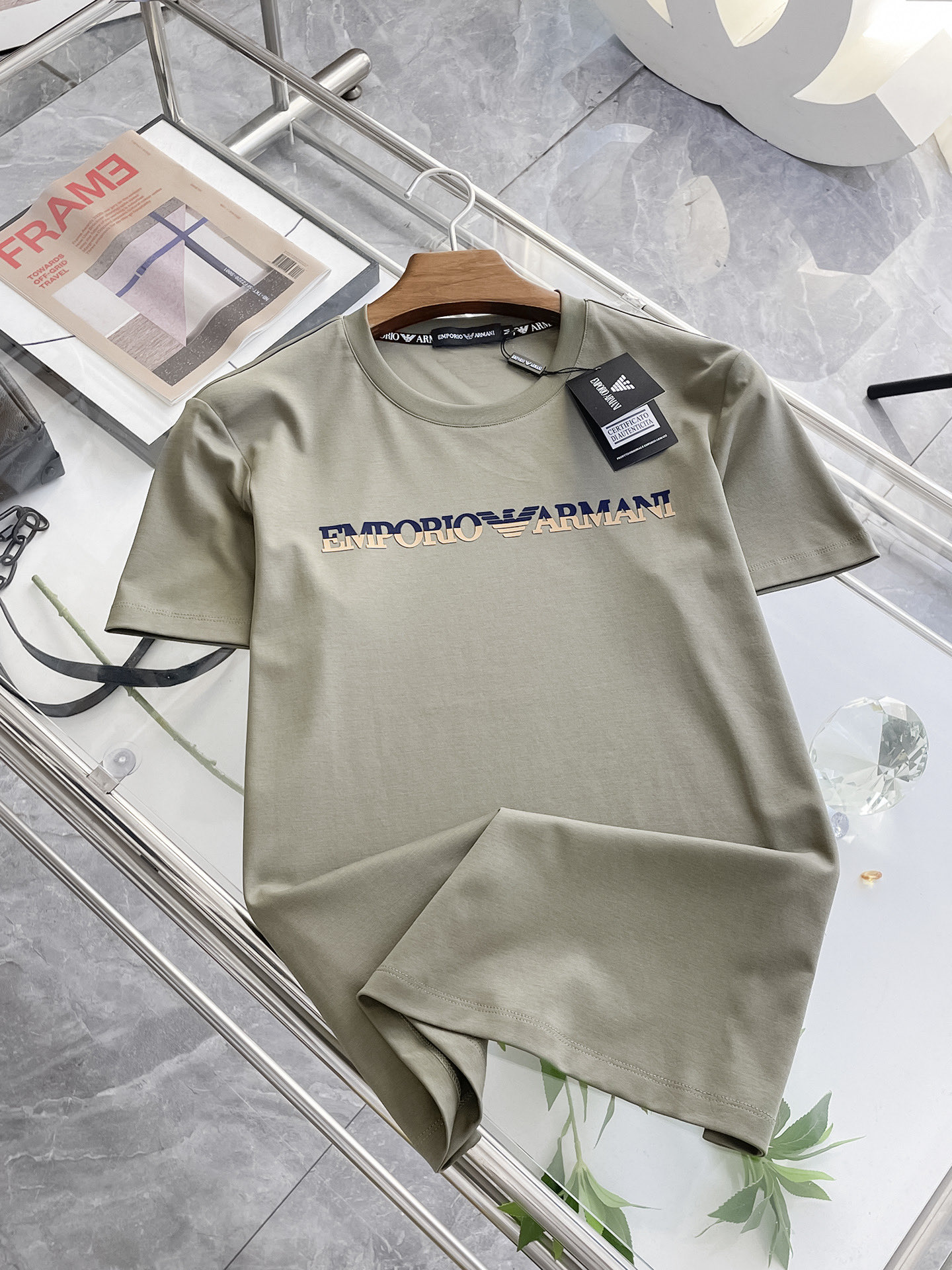 NO:458200,Armani's new spring and summer 2025 new styles in the first counter, the latest short-sleeved round-neck T-shirt, high-end customization, avant-garde and fashionable design!  Brand logo heavy craft design, high-end customized double mercerized fabric, soft feel, comfortable to wear, exquisite counter-level car line, fine workmanship, invincible and handsome upper body effect!  A must-have item for handsome men!  Gospel of Fatty--- Code number M-4XL (maximum 4XL wearable kilogram), Armani, T-shirt,tees, t-shirt,alexander wang19860909阿玛尼 2025春夏新款首发专柜最新款短袖圆领T恤 高端订制 设计前卫时尚！品牌logo重工艺设计 高端定制双丝光面料.手感柔软.穿着舒适.专柜级别精致车线.做工精细.上身效果无敌帅气！型男必备单品！胖子福音-- 码数 M-4XL(最大4XL可穿斤),,armani,T-shirt,tees，t-shirt,alexander wang,Men's clothing