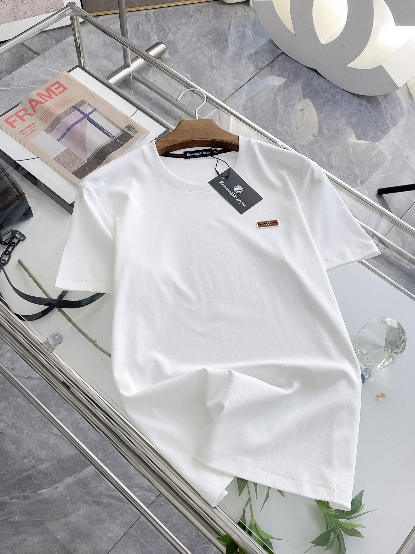 NO:458184,Jenia's new spring and summer new style first-time counter has the latest short-sleeved round-neck T-shirt with high-end customization and avant-garde and fashionable design!  Brand logo heavy craft design, high-end customized double mercerized fabric, soft feel, comfortable to wear, exquisite counter-level car line, fine workmanship, invincible and handsome upper body effect!  A must-have item for handsome men!  Fatty Gospel-- Code Number M-4XL (maximum 4XL can wear kilogram), zegna, T-shirt,tees, t-shirt,alexander wang19860909杰尼亚 2025春夏新款首发专柜最新款短袖圆领T恤 高端订制 设计前卫时尚！品牌logo重工艺设计 高端定制双丝光面料.手感柔软.穿着舒适.专柜级别精致车线.做工精细.上身效果无敌帅气！型男必备单品！胖子福音-- 码数 M-4XL(最大4XL可穿斤),,zegna,T-shirt,tees，t-shirt,alexander wang,Men's clothing