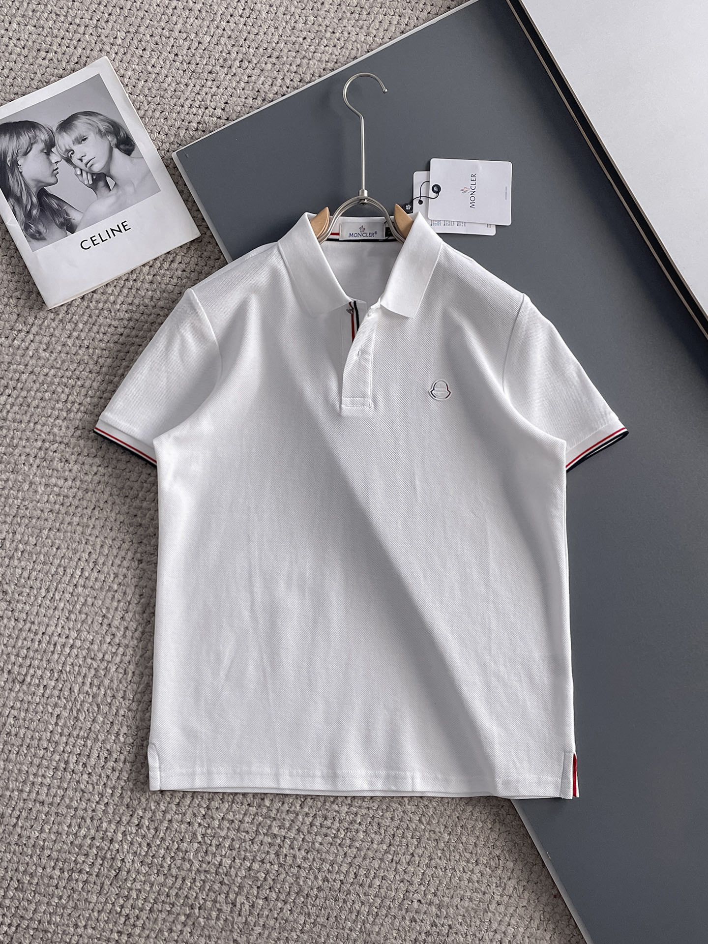 NO:140602,Mask, high-end business, white-collar workers, must-have items for individuals in the unit!  Seizure-free pressed gel ice silk casual business short-sleeved Polo, technology fabric, ice silk traceless, very good body feel, smooth feel and great texture!  Good elasticity, no sense of restraint, the fabric has its own breathable mesh, moisture absorption and sweating, quick drying and keeping it dry, small lapel placket-breasted design, showing a straight posture, not soft pedal, simple style, can be used for business and leisure, highly recommended!  High-elastic ice silk, the touch is as smooth as jade silk, clean and neat, and elegant and gentlemanly. The high-end materials are the key to the fabric, the quality control must be used. The feel is extremely delicate and smooth, the fabric has a good gloss and upper body skeleton feel, so we can greet mature and quality men's clothing!  Sweat in summer and dry instantly, a brand new experience Business commuting and leisure M-4XL, Moncler, T-shirt, alexander wang19860909蒙口 高端商务 白领 单位人士必入单品！ 无痕压胶冰丝休闲商务短袖Polo,科技面料,冰丝无痕,体感非常棒,手感顺滑质感很棒！弹性好,无任何束缚感,面料自带透气网孔,吸湿排汗,速干保持干爽,小翻领门襟排扣设计,展露挺拔姿态,不软踏,简约款式,商务休闲都可驾驭,强烈推荐！高弹冰丝,触感堪比玉蚕丝一样丝滑,干净利落,儒雅绅士风度.高级材质,重点就是面料上,品控的必上,手感极其细腻光滑,面料光泽感和上身骨架感好,打招成熟品质男装！夏天出汗秒干,全新体验 商务通勤休闲 M-4XL,,Moncler,T-shirt,alexander wang,Men's clothing