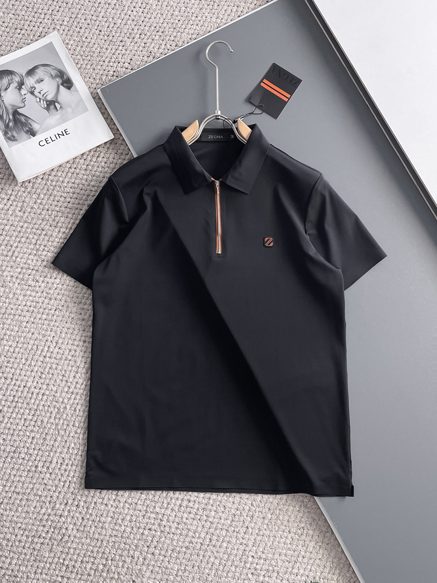 NO:140561,Jenia High-end Business White-collar workers are a must-have item for individuals in the unit!  Seizure-free pressed gel ice silk casual business short-sleeved Polo, technology fabric, ice silk traceless, very good body feel, smooth feel and great texture!  Good elasticity, no sense of restraint, the fabric has its own breathable mesh, moisture absorption and sweating, quick drying and keeping it dry, small lapel placket-breasted design, showing a straight posture, not soft pedal, simple style, can be used for business and leisure, highly recommended!  High-elastic ice silk, the touch is as smooth as jade silk, clean and neat, and elegant and gentlemanly. The high-end materials are the key to the fabric, the quality control must be used. The feel is extremely delicate and smooth, the fabric has a good gloss and upper body skeleton feel, so we can greet mature and quality men's clothing!  Sweat in summer and dry in seconds, a brand new experience Business commuting and leisure M-4XL, zegna, T-shirt, alexander wang19860909杰尼亚 高端商务 白领 单位人士必入单品！ 无痕压胶冰丝休闲商务短袖Polo,科技面料,冰丝无痕,体感非常棒,手感顺滑质感很棒！弹性好,无任何束缚感,面料自带透气网孔,吸湿排汗,速干保持干爽,小翻领门襟排扣设计,展露挺拔姿态,不软踏,简约款式,商务休闲都可驾驭,强烈推荐！高弹冰丝,触感堪比玉蚕丝一样丝滑,干净利落,儒雅绅士风度.高级材质,重点就是面料上,品控的必上,手感极其细腻光滑,面料光泽感和上身骨架感好,打招成熟品质男装！夏天出汗秒干,全新体验 商务通勤休闲 M-4XL,,zegna,T-shirt,alexander wang,Men's clothing