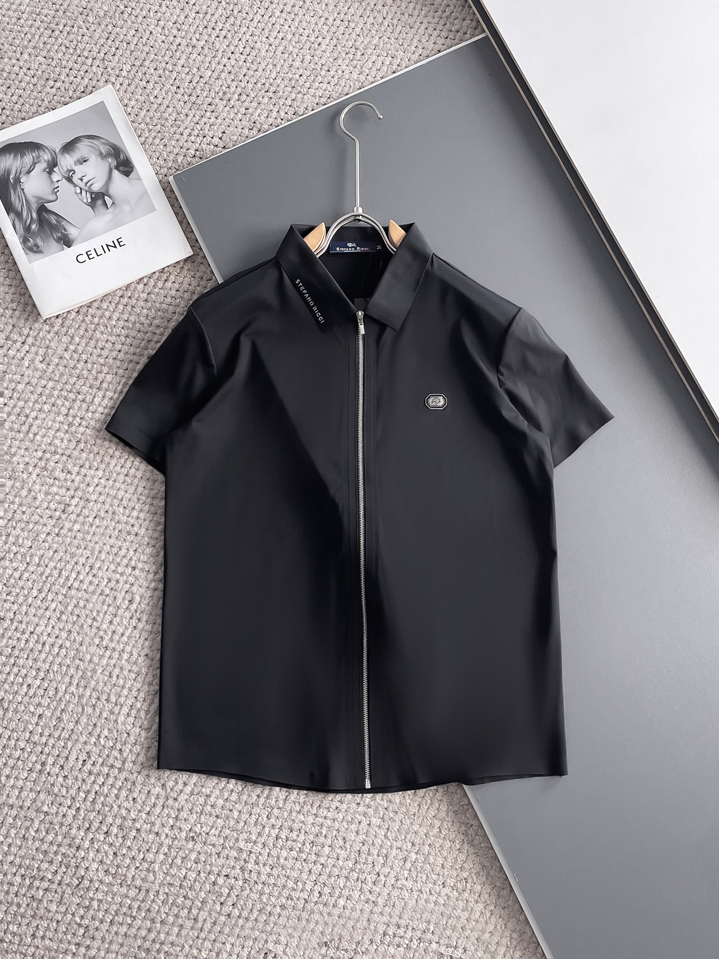 NO:140567,Stephen High-end Business White-collar workers are a must-have item for individuals in the unit!  Seal-free pressed glue ice silk casual business short-sleeved shirt, technological fabric, ice silk traceless, very good body feel, smooth feel and great texture!  Good elasticity, no sense of restraint, the fabric has its own breathable mesh, moisture absorption and sweating, quick drying and keeping it dry, small lapel placket-breasted design, showing a straight posture, not soft pedal, simple style, can be used for business and leisure, highly recommended!  High-elastic ice silk, the touch is as smooth as jade silk, clean and neat, and elegant and gentlemanly. The high-end materials are the key to the fabric, the quality control must be used. The feel is extremely delicate and smooth, the fabric has a good gloss and upper body skeleton feel, so we can greet mature and quality men's clothing!  Sweat in summer and dry instantly, a brand new experience Business commuting and leisure M-4XL, Shirts, T-shirt, alexander wang19860909史蒂芬 高端商务 白领 单位人士必入单品！ 无痕压胶冰丝休闲商务短袖衬衫,科技面料,冰丝无痕,体感非常棒,手感顺滑质感很棒！弹性好,无任何束缚感,面料自带透气网孔,吸湿排汗,速干保持干爽,小翻领门襟排扣设计,展露挺拔姿态,不软踏,简约款式,商务休闲都可驾驭,强烈推荐！高弹冰丝,触感堪比玉蚕丝一样丝滑,干净利落,儒雅绅士风度.高级材质,重点就是面料上,品控的必上,手感极其细腻光滑,面料光泽感和上身骨架感好,打招成熟品质男装！夏天出汗秒干,全新体验 商务通勤休闲 M-4XL,,shirts,T-shirt,alexander wang,Men's clothing