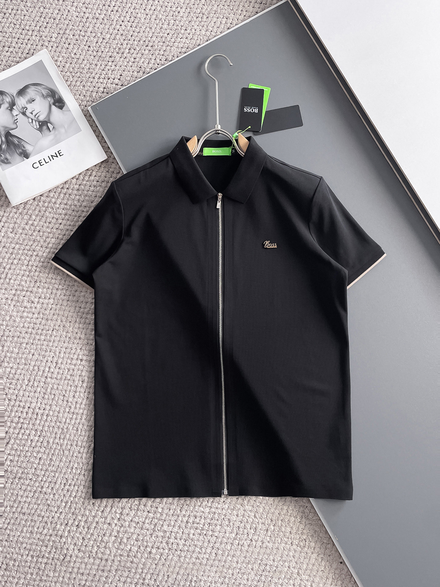 NO:140569,BOSS High-end Business White-collar workers are a must-have item for individuals in the unit!  Seal-free pressed glue ice silk casual business short-sleeved shirt, technological fabric, ice silk traceless, very good body feel, smooth feel and great texture!  Good elasticity, no sense of restraint, the fabric has its own breathable mesh, moisture absorption and sweating, quick drying and keeping it dry, small lapel placket-breasted design, showing a straight posture, not soft pedal, simple style, can be used for business and leisure, highly recommended!  High-elastic ice silk, the touch is as smooth as jade silk, clean and neat, and elegant and gentlemanly. The high-end materials are the key to the fabric, the quality control must be used. The feel is extremely delicate and smooth, the fabric has a good gloss and upper body skeleton feel, so we can greet mature and quality men's clothing!  Sweat in summer and dry instantly, a brand new experience Business commuting and leisure M-4XL, Shirts, T-shirt, alexander wang19860909BOSS 高端商务 白领 单位人士必入单品！ 无痕压胶冰丝休闲商务短袖衬衫,科技面料,冰丝无痕,体感非常棒,手感顺滑质感很棒！弹性好,无任何束缚感,面料自带透气网孔,吸湿排汗,速干保持干爽,小翻领门襟排扣设计,展露挺拔姿态,不软踏,简约款式,商务休闲都可驾驭,强烈推荐！高弹冰丝,触感堪比玉蚕丝一样丝滑,干净利落,儒雅绅士风度.高级材质,重点就是面料上,品控的必上,手感极其细腻光滑,面料光泽感和上身骨架感好,打招成熟品质男装！夏天出汗秒干,全新体验 商务通勤休闲 M-4XL,,shirts,T-shirt,alexander wang,Men's clothing