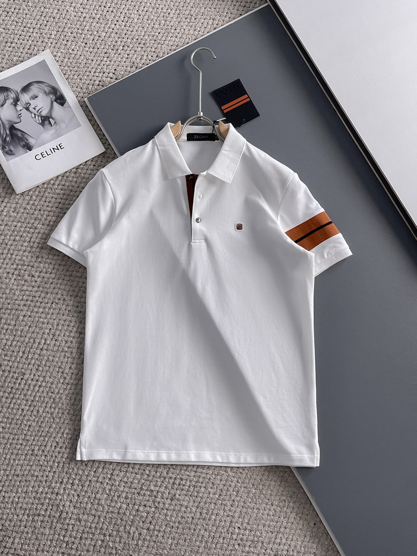 NO:140572,Jenia High-end Business White-collar workers are a must-have item for individuals in the unit!  Seizure-free pressed gel ice silk casual business short-sleeved Polo, technology fabric, ice silk traceless, very good body feel, smooth feel and great texture!  Good elasticity, no sense of restraint, the fabric has its own breathable mesh, moisture absorption and sweating, quick drying and keeping it dry, small lapel placket-breasted design, showing a straight posture, not soft pedal, simple style, can be used for business and leisure, highly recommended!  High-elastic ice silk, the touch is as smooth as jade silk, clean and neat, and elegant and gentlemanly. The high-end materials are the key to the fabric, the quality control must be used. The feel is extremely delicate and smooth, the fabric has a good gloss and upper body skeleton feel, so we can greet mature and quality men's clothing!  Sweat in summer and dry in seconds, a brand new experience Business commuting and leisure M-4XL, zegna, T-shirt, alexander wang19860909杰尼亚 高端商务 白领 单位人士必入单品！ 无痕压胶冰丝休闲商务短袖Polo,科技面料,冰丝无痕,体感非常棒,手感顺滑质感很棒！弹性好,无任何束缚感,面料自带透气网孔,吸湿排汗,速干保持干爽,小翻领门襟排扣设计,展露挺拔姿态,不软踏,简约款式,商务休闲都可驾驭,强烈推荐！高弹冰丝,触感堪比玉蚕丝一样丝滑,干净利落,儒雅绅士风度.高级材质,重点就是面料上,品控的必上,手感极其细腻光滑,面料光泽感和上身骨架感好,打招成熟品质男装！夏天出汗秒干,全新体验 商务通勤休闲 M-4XL,,zegna,T-shirt,alexander wang,Men's clothing