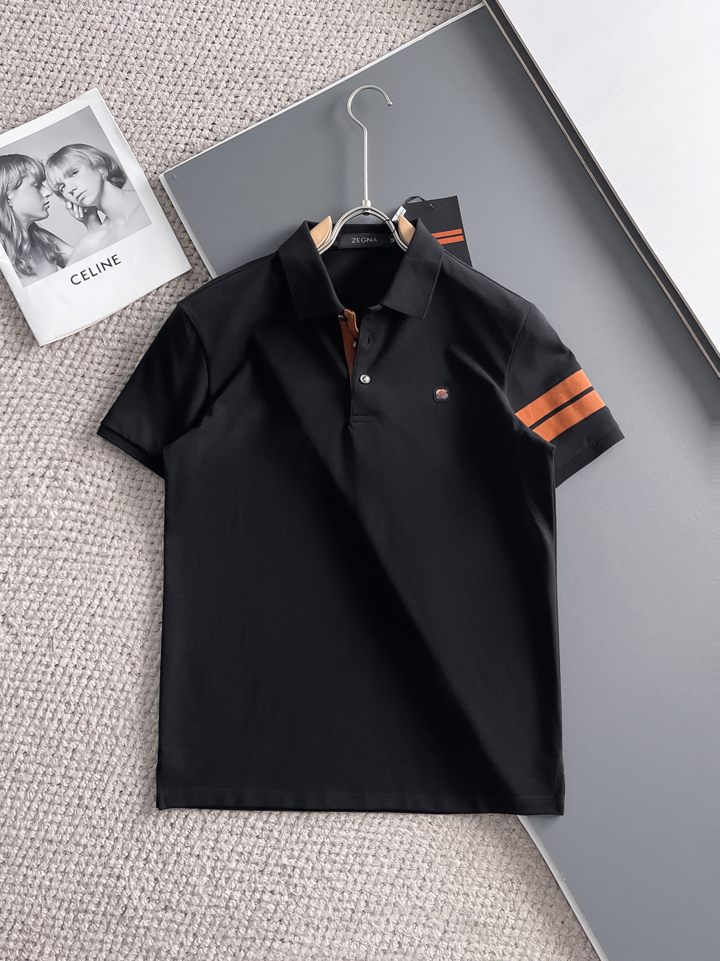 NO:140588,Jenia High-end Business White-collar workers are a must-have item for individuals in the unit!  Seizure-free pressed gel ice silk casual business short-sleeved Polo, technology fabric, ice silk traceless, very good body feel, smooth feel and great texture!  Good elasticity, no sense of restraint, the fabric has its own breathable mesh, moisture absorption and sweating, quick drying and keeping it dry, small lapel placket-breasted design, showing a straight posture, not soft pedal, simple style, can be used for business and leisure, highly recommended!  High-elastic ice silk, the touch is as smooth as jade silk, clean and neat, and elegant and gentlemanly. The high-end materials are the key to the fabric, the quality control must be used. The feel is extremely delicate and smooth, the fabric has a good gloss and upper body skeleton feel, so we can greet mature and quality men's clothing!  Sweat in summer and dry in seconds, a brand new experience Business commuting and leisure M-4XL, zegna, T-shirt, alexander wang19860909杰尼亚 高端商务 白领 单位人士必入单品！ 无痕压胶冰丝休闲商务短袖Polo,科技面料,冰丝无痕,体感非常棒,手感顺滑质感很棒！弹性好,无任何束缚感,面料自带透气网孔,吸湿排汗,速干保持干爽,小翻领门襟排扣设计,展露挺拔姿态,不软踏,简约款式,商务休闲都可驾驭,强烈推荐！高弹冰丝,触感堪比玉蚕丝一样丝滑,干净利落,儒雅绅士风度.高级材质,重点就是面料上,品控的必上,手感极其细腻光滑,面料光泽感和上身骨架感好,打招成熟品质男装！夏天出汗秒干,全新体验 商务通勤休闲 M-4XL,,zegna,T-shirt,alexander wang,Men's clothing