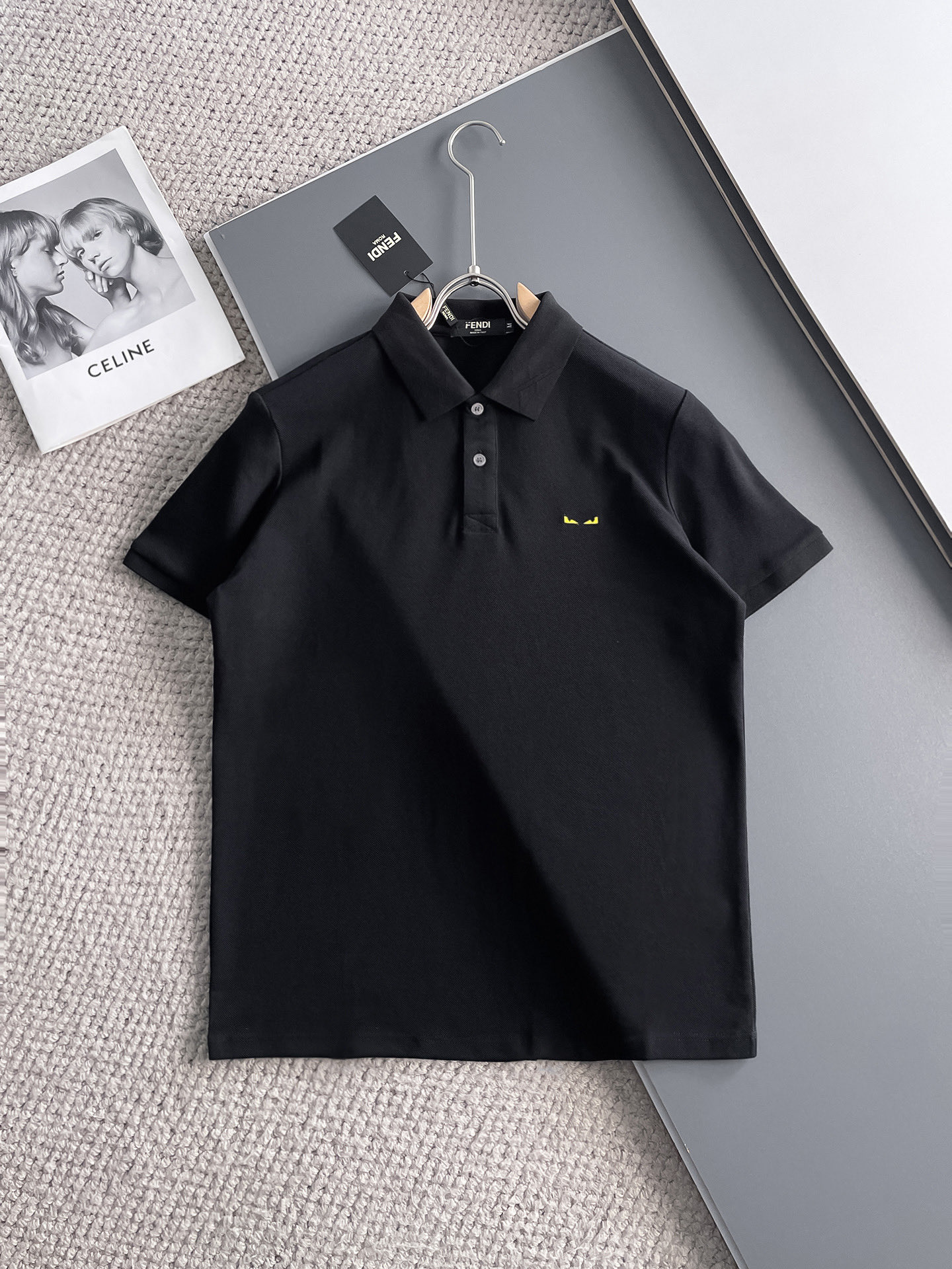 NO:140576,Fendi High-end Business White-collar workers are a must-have item for individuals in the unit!  Seizure-free pressed gel ice silk casual business short-sleeved Polo, technology fabric, ice silk traceless, very good body feel, smooth feel and great texture!  Good elasticity, no sense of restraint, the fabric has its own breathable mesh, moisture absorption and sweating, quick drying and keeping it dry, small lapel placket-breasted design, showing a straight posture, not soft pedal, simple style, can be used for business and leisure, highly recommended!  High-elastic ice silk, the touch is as smooth as jade silk, clean and neat, and elegant and gentlemanly. The high-end materials are the key to the fabric, the quality control must be used. The feel is extremely delicate and smooth, the fabric has a good gloss and upper body skeleton feel, so we can greet mature and quality men's clothing!  Sweat in summer and dry instantly, a brand new experience Business commuting and leisure M-4XL, fendi, T-shirt, alexander wang19860909芬迪 高端商务 白领 单位人士必入单品！ 无痕压胶冰丝休闲商务短袖Polo,科技面料,冰丝无痕,体感非常棒,手感顺滑质感很棒！弹性好,无任何束缚感,面料自带透气网孔,吸湿排汗,速干保持干爽,小翻领门襟排扣设计,展露挺拔姿态,不软踏,简约款式,商务休闲都可驾驭,强烈推荐！高弹冰丝,触感堪比玉蚕丝一样丝滑,干净利落,儒雅绅士风度.高级材质,重点就是面料上,品控的必上,手感极其细腻光滑,面料光泽感和上身骨架感好,打招成熟品质男装！夏天出汗秒干,全新体验 商务通勤休闲 M-4XL,,fendi,T-shirt,alexander wang,Men's clothing