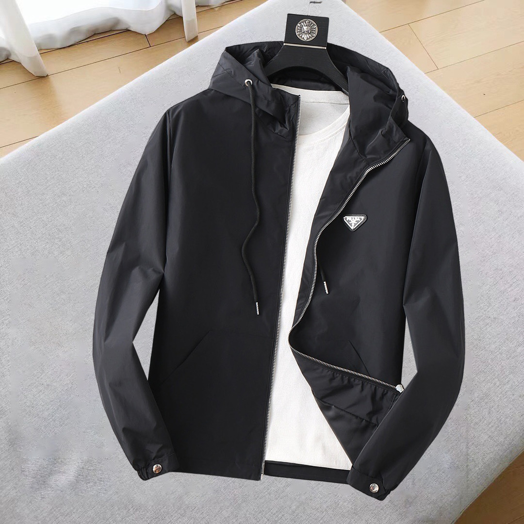 NO:124360,Prada 2025 Spring New Jacket Jacket, the new product on the show is perfect, comfortable and warm, the three standards are complete in color and full and attractive, and the very outstanding design easily advances the sense of fashion, the workmanship is extremely exquisite and rigorous, and the wiring is neat and meticulous!  A masterpiece of a big-name designer!  The upper body doesn't look bloated and super handsome!  Spot code M ~ XXXL,,prada,jackets & coats,jackets & coats,alexander wang19860909普拉达 2025开春新款夹克外套,秀场新品品相非常完美,舒适保暖,三标齐全色泽饱满诱人,非常出彩的设计,轻松将时髦感进阶,做工极为考究严谨,走线工整细致！大牌设计师巨作！上身不显臃肿、超级帅气！现货码数M ～ XXXL,,prada,jackets & coats,jackets & coats,alexander wang,Men's clothing