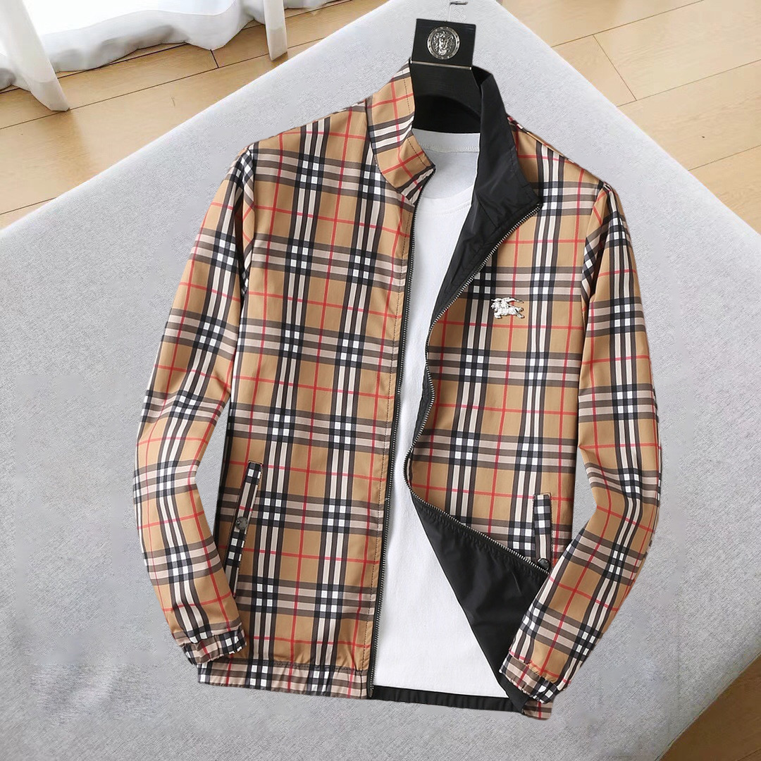 NO:124345,Burberry wears double-sided clothes, 2025 spring new jacket jacket, the new product on the show is perfect, comfortable and warm, the three-standard complete colors and full and attractive, and the very outstanding design easily advances the sense of fashion, the workmanship is extremely exquisite and rigorous, and the wiring is neat and meticulous!  A masterpiece of a big-name designer!  The upper body doesn't look bloated and super handsome!  Spot code M ~ XXXL,,burberry,jackets & coats,jackets & coats,alexander wang19860909巴宝莉 双面穿,2025开春新款夹克外套,秀场新品品相非常完美,舒适保暖,三标齐全色泽饱满诱人,非常出彩的设计,轻松将时髦感进阶,做工极为考究严谨,走线工整细致！大牌设计师巨作！上身不显臃肿、超级帅气！现货码数M ～ XXXL,,burberry,jackets & coats,jackets & coats,alexander wang,Men's clothing