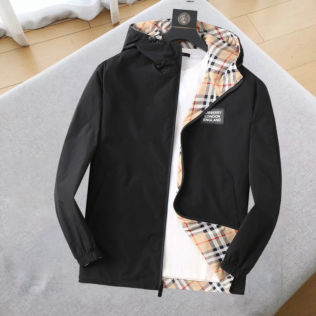 NO:124368,Burberry wears double-sided clothes, 2025 spring new jacket jacket, the new product on the show is perfect, comfortable and warm, the three-standard complete colors and full and attractive, and the very outstanding design easily advances the sense of fashion, the workmanship is extremely exquisite and rigorous, and the wiring is neat and meticulous!  A masterpiece of a big-name designer!  The upper body doesn't look bloated and super handsome!  Spot code M ~ XXXL,,burberry,jackets & coats,jackets & coats,alexander wang19860909巴宝莉 双面穿,2025开春新款夹克外套,秀场新品品相非常完美,舒适保暖,三标齐全色泽饱满诱人,非常出彩的设计,轻松将时髦感进阶,做工极为考究严谨,走线工整细致！大牌设计师巨作！上身不显臃肿、超级帅气！现货码数M ～ XXXL,,burberry,jackets & coats,jackets & coats,alexander wang,Men's clothing