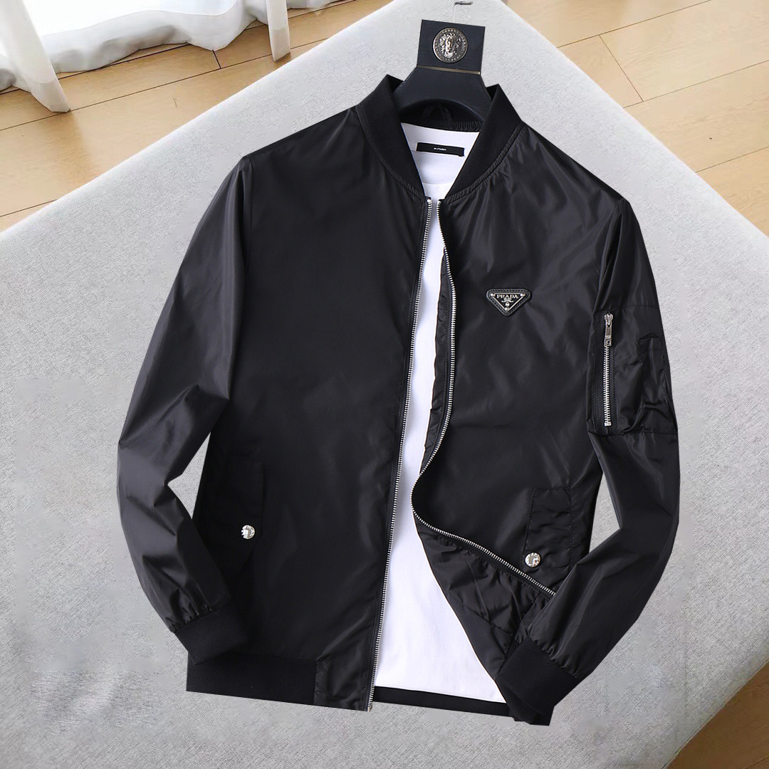 NO:124351,Prada 2025 Spring New Jacket Jacket, the new product on the show is perfect, comfortable and warm, the three standards are complete in color and full and attractive, and the very outstanding design easily advances the sense of fashion, the workmanship is extremely exquisite and rigorous, and the wiring is neat and meticulous!  A masterpiece of a big-name designer!  The upper body doesn't look bloated and super handsome!  Spot code M ~ XXXL,,prada,jackets & coats,jackets & coats,alexander wang19860909普拉达 2025开春新款夹克外套,秀场新品品相非常完美,舒适保暖,三标齐全色泽饱满诱人,非常出彩的设计,轻松将时髦感进阶,做工极为考究严谨,走线工整细致！大牌设计师巨作！上身不显臃肿、超级帅气！现货码数M ～ XXXL,,prada,jackets & coats,jackets & coats,alexander wang,Men's clothing