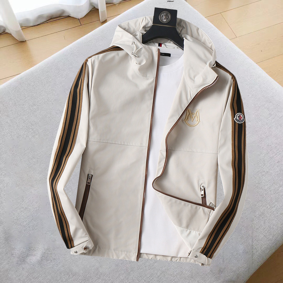 NO:124326,The new jacket and jacket for the spring of 2025 are perfect in the show, comfortable and warm, the three-standard complete colors and full and attractive, and the very outstanding design easily advances the sense of fashion. The workmanship is extremely exquisite and rigorous, and the wiring is neat and meticulous!  A masterpiece of a big-name designer!  The upper body doesn't look bloated and super handsome!  Spot code M ~ XXXL,,Moncler,jackets & coats,jackets & coats,alexander wang19860909蒙口 2025开春新款夹克外套,秀场新品品相非常完美,舒适保暖,三标齐全色泽饱满诱人,非常出彩的设计,轻松将时髦感进阶,做工极为考究严谨,走线工整细致！大牌设计师巨作！上身不显臃肿、超级帅气！现货码数M ～ XXXL,,Moncler,jackets & coats,jackets & coats,alexander wang,Men's clothing