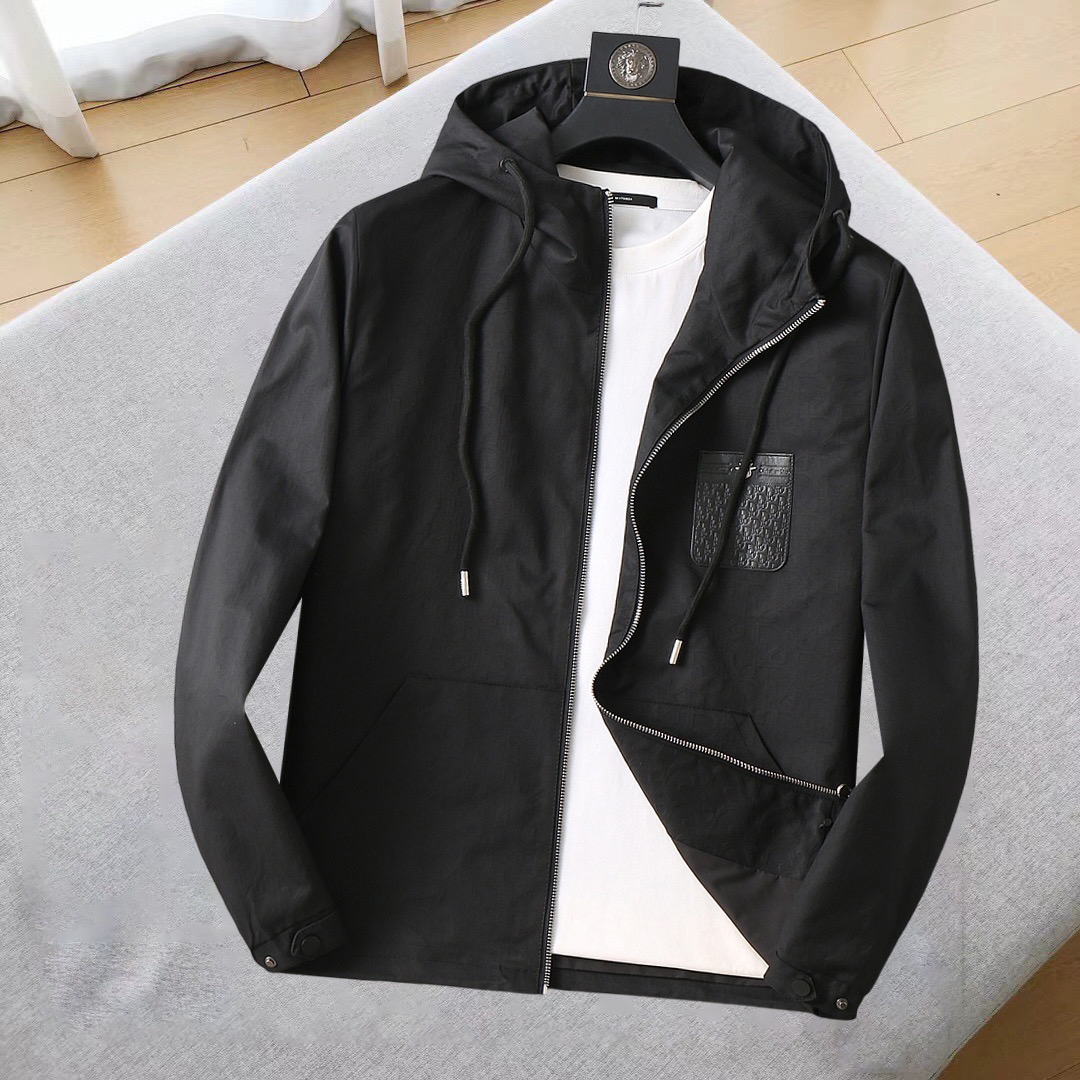 NO:124329,Dior 2025 Spring New Jacket Jacket, the new product on the show is perfect, comfortable and warm, the three standards are complete in color and full and attractive, and the very outstanding design easily advances the sense of fashion. The workmanship is extremely exquisite and rigorous, and the wiring is neat and meticulous!  A masterpiece of a big-name designer!  The upper body doesn't look bloated and super handsome!  Spot code M ~ XXXL,,dior,jackets & coats,jackets & coats,alexander wang19860909迪奥 2025开春新款夹克外套,秀场新品品相非常完美,舒适保暖,三标齐全色泽饱满诱人,非常出彩的设计,轻松将时髦感进阶,做工极为考究严谨,走线工整细致！大牌设计师巨作！上身不显臃肿、超级帅气！现货码数M ～ XXXL,,dior,jackets & coats,jackets & coats,alexander wang,Men's clothing