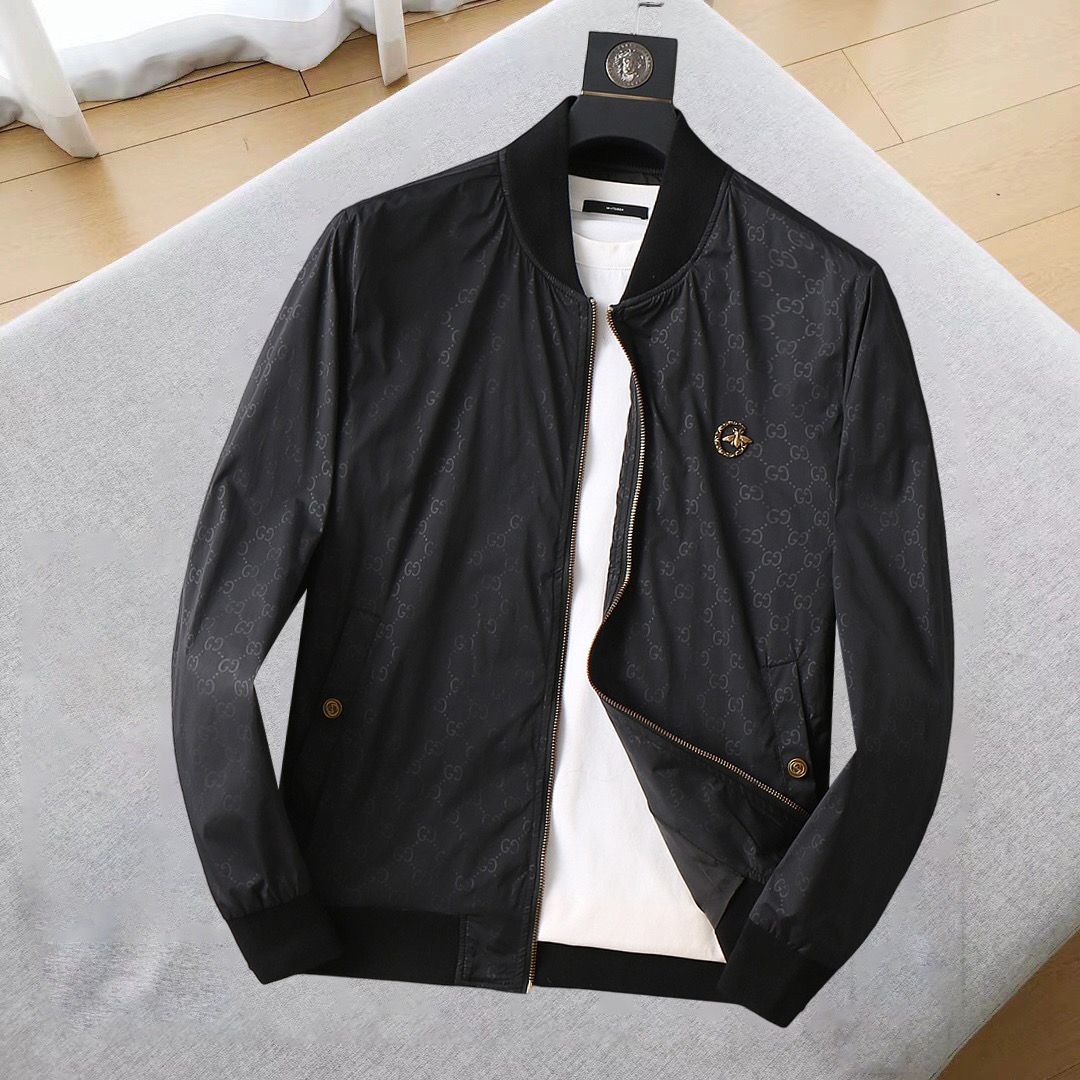 NO:124335,Guqi 2025 Spring New Jacket Jacket, the new product on the show is perfect, comfortable and warm, the three standards are complete in color and full and attractive, and the very outstanding design easily advances the sense of fashion, the workmanship is extremely exquisite and rigorous, and the wiring is neat and meticulous!  A masterpiece of a big-name designer!  The upper body doesn't look bloated and super handsome!  Spot code M ~ XXXL,,jackets & coats,jackets & coats,alexander wang19860909古奇 2025开春新款夹克外套,秀场新品品相非常完美,舒适保暖,三标齐全色泽饱满诱人,非常出彩的设计,轻松将时髦感进阶,做工极为考究严谨,走线工整细致！大牌设计师巨作！上身不显臃肿、超级帅气！现货码数M ～ XXXL,,jackets & coats,jackets & coats,alexander wang,Men's clothing