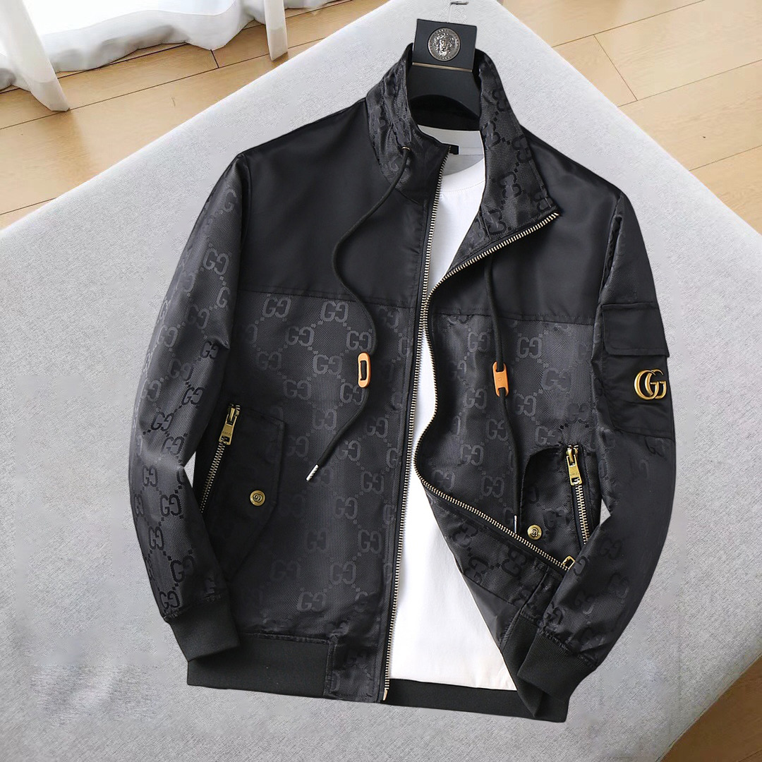 NO:124361,Guqi 2025 Spring New Jacket Jacket, the new product on the show is perfect, comfortable and warm, the three standards are complete in color and full and attractive, and the very outstanding design easily advances the sense of fashion, the workmanship is extremely exquisite and rigorous, and the wiring is neat and meticulous!  A masterpiece of a big-name designer!  The upper body doesn't look bloated and super handsome!  Spot code M ~ XXXL,,jackets & coats,jackets & coats,alexander wang19860909古奇 2025开春新款夹克外套,秀场新品品相非常完美,舒适保暖,三标齐全色泽饱满诱人,非常出彩的设计,轻松将时髦感进阶,做工极为考究严谨,走线工整细致！大牌设计师巨作！上身不显臃肿、超级帅气！现货码数M ～ XXXL,,jackets & coats,jackets & coats,alexander wang,Men's clothing