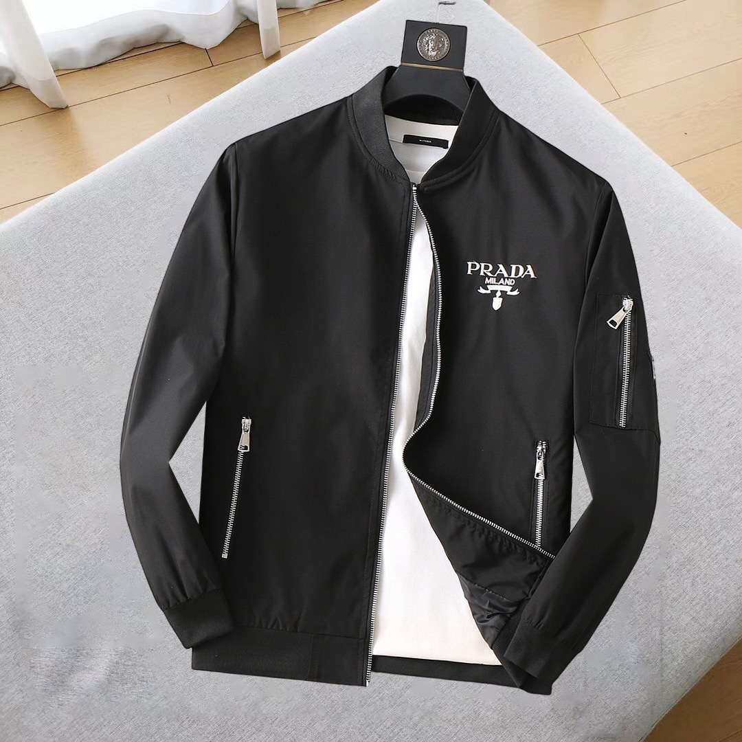 NO:124344,Prada 2025 Spring New Jacket Jacket, the new product on the show is perfect, comfortable and warm, the three standards are complete in color and full and attractive, and the very outstanding design easily advances the sense of fashion, the workmanship is extremely exquisite and rigorous, and the wiring is neat and meticulous!  A masterpiece of a big-name designer!  The upper body doesn't look bloated and super handsome!  Spot code M ~ XXXL,,prada,jackets & coats,jackets & coats,alexander wang19860909普拉达 2025开春新款夹克外套,秀场新品品相非常完美,舒适保暖,三标齐全色泽饱满诱人,非常出彩的设计,轻松将时髦感进阶,做工极为考究严谨,走线工整细致！大牌设计师巨作！上身不显臃肿、超级帅气！现货码数M ～ XXXL,,prada,jackets & coats,jackets & coats,alexander wang,Men's clothing