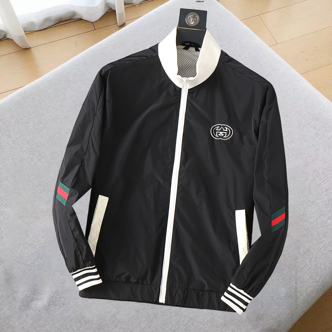 NO:124365,Guqi 2025 Spring New Jacket Jacket, the new product on the show is perfect, comfortable and warm, the three standards are complete in color and full and attractive, and the very outstanding design easily advances the sense of fashion, the workmanship is extremely exquisite and rigorous, and the wiring is neat and meticulous!  A masterpiece of a big-name designer!  The upper body doesn't look bloated and super handsome!  Spot code M ~ XXXL,,jackets & coats,jackets & coats,alexander wang19860909古奇 2025开春新款夹克外套,秀场新品品相非常完美,舒适保暖,三标齐全色泽饱满诱人,非常出彩的设计,轻松将时髦感进阶,做工极为考究严谨,走线工整细致！大牌设计师巨作！上身不显臃肿、超级帅气！现货码数M ～ XXXL,,jackets & coats,jackets & coats,alexander wang,Men's clothing