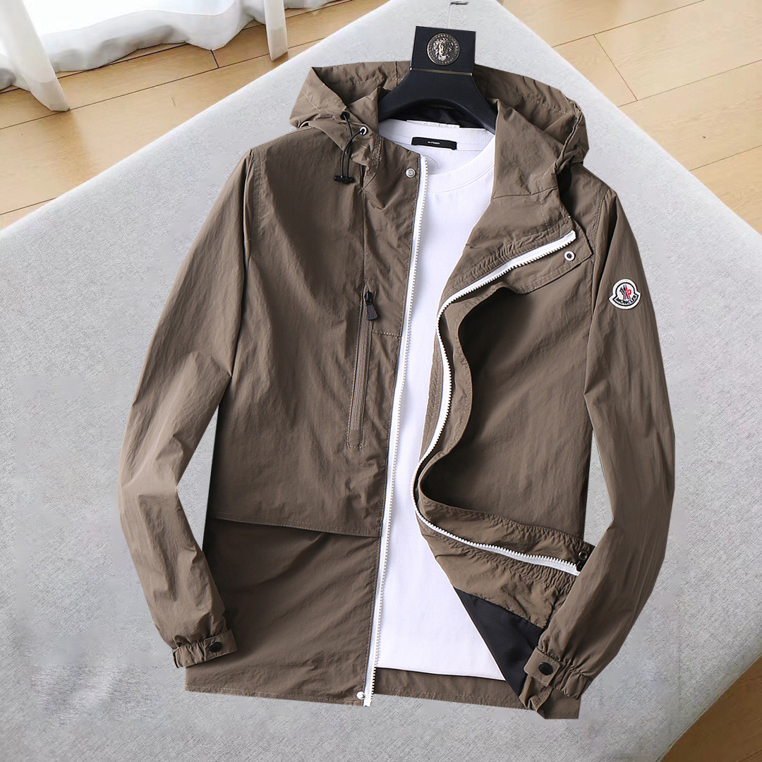 NO:124375,The new jacket and jacket for the spring of 2025 are perfect in the show, comfortable and warm, the three-standard complete colors and full and attractive, and the very outstanding design easily advances the sense of fashion. The workmanship is extremely exquisite and rigorous, and the wiring is neat and meticulous!  A masterpiece of a big-name designer!  The upper body doesn't look bloated and super handsome!  Spot code M ~ XXXL,,Moncler,jackets & coats,jackets & coats,alexander wang19860909蒙口 2025开春新款夹克外套,秀场新品品相非常完美,舒适保暖,三标齐全色泽饱满诱人,非常出彩的设计,轻松将时髦感进阶,做工极为考究严谨,走线工整细致！大牌设计师巨作！上身不显臃肿、超级帅气！现货码数M ～ XXXL,,Moncler,jackets & coats,jackets & coats,alexander wang,Men's clothing