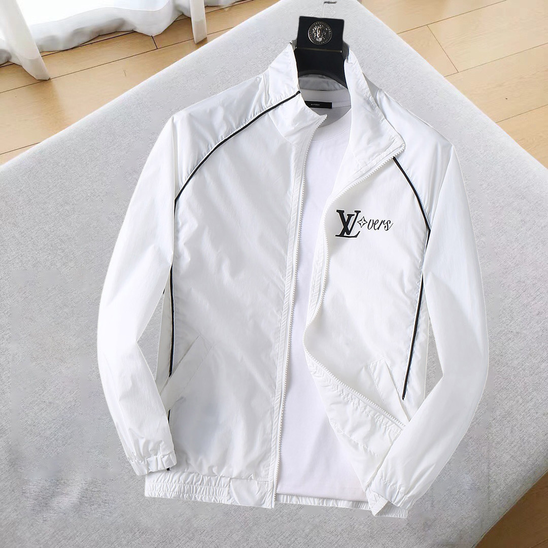 NO:124371,LV 2025 Spring New Jacket Jacket, the new product on the show is perfect, comfortable and warm, the three-standard complete colors and full and attractive, and the very outstanding design easily advances the sense of fashion. The workmanship is extremely exquisite and rigorous, and the wiring is neat and meticulous!  A masterpiece of a big-name designer!  The upper body doesn't look bloated and super handsome!  Spot code M ~ XXXL,,louis vuitton,jackets & coats,jackets & coats,alexander wang19860909LV 2025开春新款夹克外套,秀场新品品相非常完美,舒适保暖,三标齐全色泽饱满诱人,非常出彩的设计,轻松将时髦感进阶,做工极为考究严谨,走线工整细致！大牌设计师巨作！上身不显臃肿、超级帅气！现货码数M ～ XXXL,,louis vuitton,jackets & coats,jackets & coats,alexander wang,Men's clothing