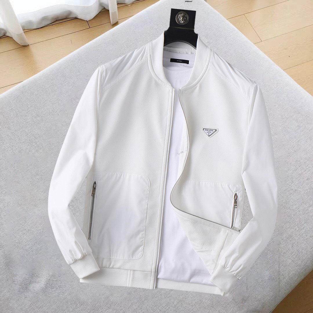 NO:124399,Prada 2025 Spring New Jacket Jacket, the new product on the show is perfect, comfortable and warm, the three standards are complete in color and full and attractive, and the very outstanding design easily advances the sense of fashion, the workmanship is extremely exquisite and rigorous, and the wiring is neat and meticulous!  A masterpiece of a big-name designer!  The upper body doesn't look bloated and super handsome!  Spot code M ~ XXXL,,prada,jackets & coats,jackets & coats,alexander wang19860909普拉达 2025开春新款夹克外套,秀场新品品相非常完美,舒适保暖,三标齐全色泽饱满诱人,非常出彩的设计,轻松将时髦感进阶,做工极为考究严谨,走线工整细致！大牌设计师巨作！上身不显臃肿、超级帅气！现货码数M ～ XXXL,,prada,jackets & coats,jackets & coats,alexander wang,Men's clothing