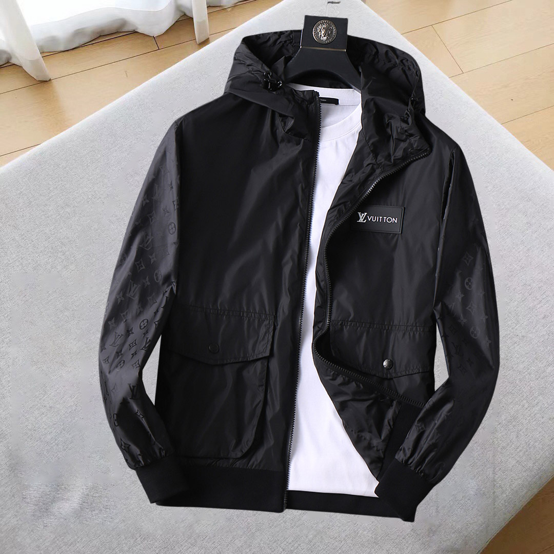 NO:124379,LV 2025 Spring New Jacket Jacket, the new product on the show is perfect, comfortable and warm, the three-standard complete colors and full and attractive, and the very outstanding design easily advances the sense of fashion. The workmanship is extremely exquisite and rigorous, and the wiring is neat and meticulous!  A masterpiece of a big-name designer!  The upper body doesn't look bloated and super handsome!  Spot code M ~ XXXL,,louis vuitton,jackets & coats,jackets & coats,alexander wang19860909LV 2025开春新款夹克外套,秀场新品品相非常完美,舒适保暖,三标齐全色泽饱满诱人,非常出彩的设计,轻松将时髦感进阶,做工极为考究严谨,走线工整细致！大牌设计师巨作！上身不显臃肿、超级帅气！现货码数M ～ XXXL,,louis vuitton,jackets & coats,jackets & coats,alexander wang,Men's clothing