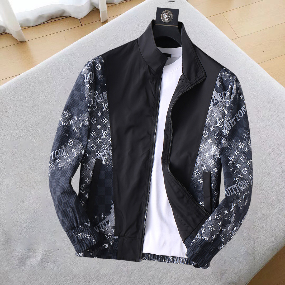 NO:124385,LV 2025 Spring New Jacket Jacket, the new product on the show is perfect, comfortable and warm, the three-standard complete colors and full and attractive, and the very outstanding design easily advances the sense of fashion. The workmanship is extremely exquisite and rigorous, and the wiring is neat and meticulous!  A masterpiece of a big-name designer!  The upper body doesn't look bloated and super handsome!  Spot code M ~ XXXL,,louis vuitton,jackets & coats,jackets & coats,alexander wang19860909LV 2025开春新款夹克外套,秀场新品品相非常完美,舒适保暖,三标齐全色泽饱满诱人,非常出彩的设计,轻松将时髦感进阶,做工极为考究严谨,走线工整细致！大牌设计师巨作！上身不显臃肿、超级帅气！现货码数M ～ XXXL,,louis vuitton,jackets & coats,jackets & coats,alexander wang,Men's clothing