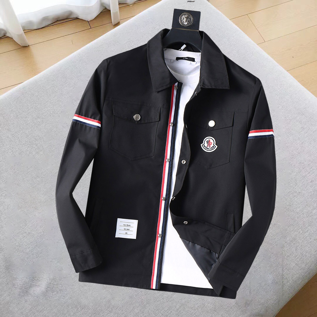 NO:124347,The new jacket and jacket for the spring of 2025 are perfect in the show, comfortable and warm, the three-standard complete colors and full and attractive, and the very outstanding design easily advances the sense of fashion. The workmanship is extremely exquisite and rigorous, and the wiring is neat and meticulous!  A masterpiece of a big-name designer!  The upper body doesn't look bloated and super handsome!  Spot code M ~ XXXL,,Moncler,jackets & coats,jackets & coats,alexander wang19860909蒙口 2025开春新款夹克外套,秀场新品品相非常完美,舒适保暖,三标齐全色泽饱满诱人,非常出彩的设计,轻松将时髦感进阶,做工极为考究严谨,走线工整细致！大牌设计师巨作！上身不显臃肿、超级帅气！现货码数M ～ XXXL,,Moncler,jackets & coats,jackets & coats,alexander wang,Men's clothing