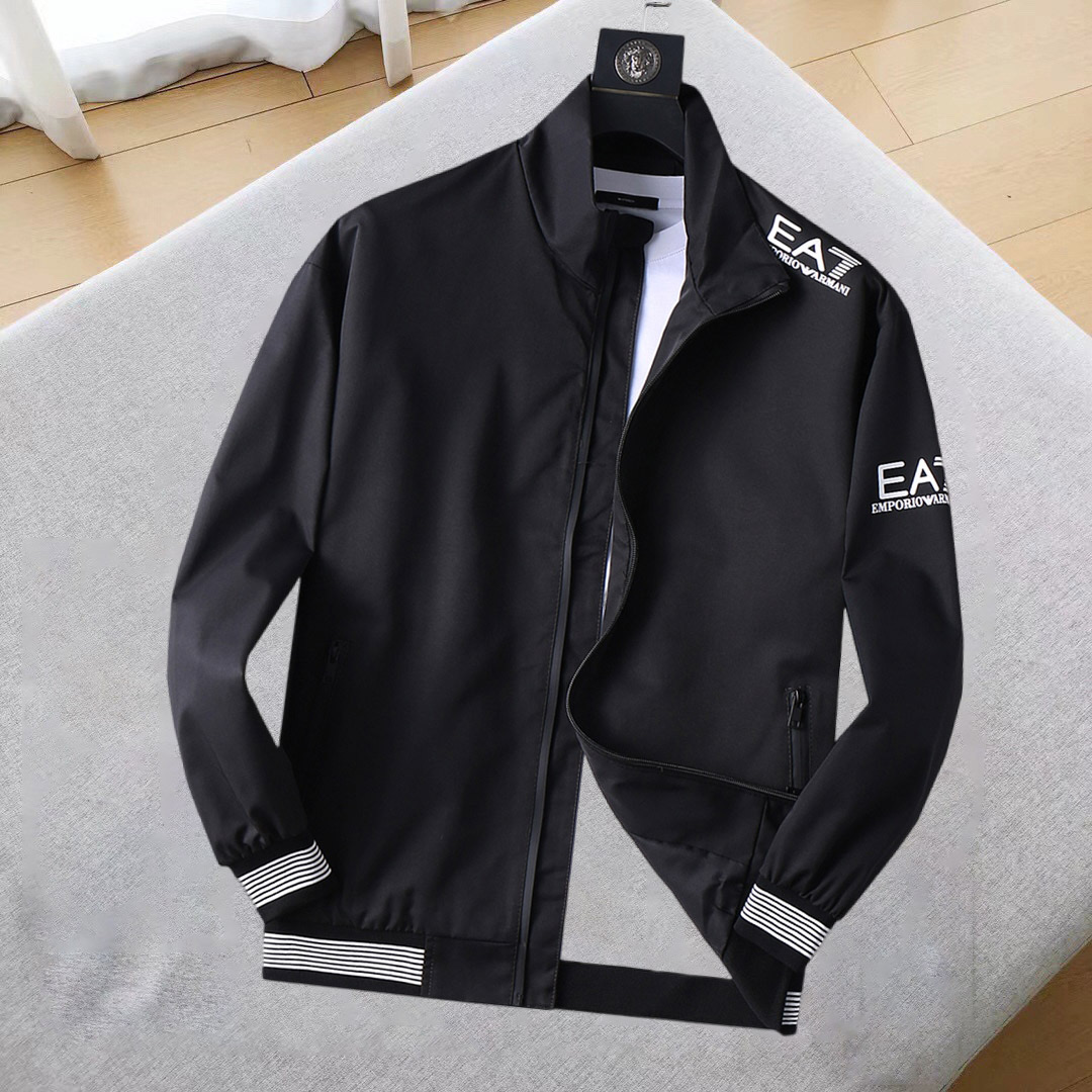 NO:124350,Armani's new jacket jacket in the spring of 2025, the new product on the show is perfect, comfortable and warm, the three standards are complete in color and full and attractive, and the very outstanding design easily advances the sense of fashion. The workmanship is extremely exquisite and rigorous, and the wiring is neat and meticulous!  A masterpiece of a big-name designer!  The upper body doesn't look bloated and super handsome!  Spot code M ~ XXXL,,armani,jackets & coats,jackets & coats,alexander wang19860909阿玛尼 2025开春新款夹克外套,秀场新品品相非常完美,舒适保暖,三标齐全色泽饱满诱人,非常出彩的设计,轻松将时髦感进阶,做工极为考究严谨,走线工整细致！大牌设计师巨作！上身不显臃肿、超级帅气！现货码数M ～ XXXL,,armani,jackets & coats,jackets & coats,alexander wang,Men's clothing