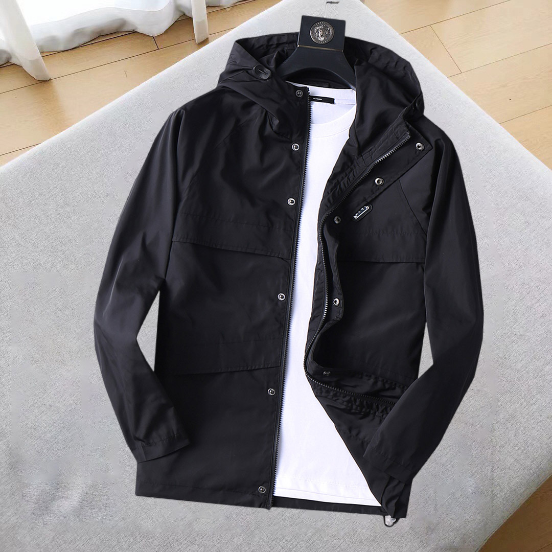 NO:124394,Prada 2025 Spring New Jacket Jacket, the new product on the show is perfect, comfortable and warm, the three standards are complete in color and full and attractive, and the very outstanding design easily advances the sense of fashion, the workmanship is extremely exquisite and rigorous, and the wiring is neat and meticulous!  A masterpiece of a big-name designer!  The upper body doesn't look bloated and super handsome!  Spot code M ~ XXXL,,prada,jackets & coats,jackets & coats,alexander wang19860909普拉达 2025开春新款夹克外套,秀场新品品相非常完美,舒适保暖,三标齐全色泽饱满诱人,非常出彩的设计,轻松将时髦感进阶,做工极为考究严谨,走线工整细致！大牌设计师巨作！上身不显臃肿、超级帅气！现货码数M ～ XXXL,,prada,jackets & coats,jackets & coats,alexander wang,Men's clothing