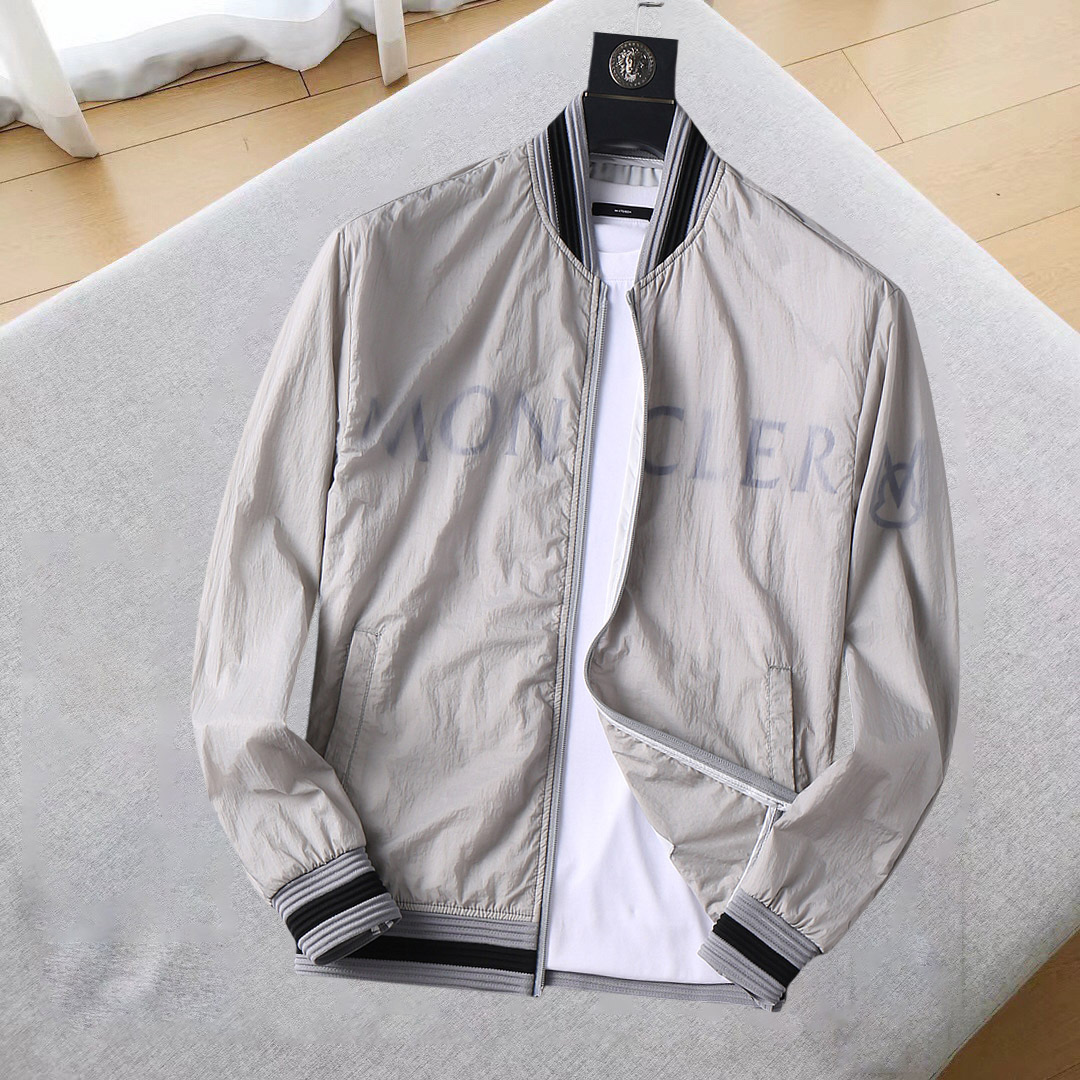 NO:124400,The new jacket and jacket for the spring of 2025 are perfect in the show, comfortable and warm, the three-standard complete colors and full and attractive, and the very outstanding design easily advances the sense of fashion. The workmanship is extremely exquisite and rigorous, and the wiring is neat and meticulous!  A masterpiece of a big-name designer!  The upper body doesn't look bloated and super handsome!  Spot code M ~ XXXL,,Moncler,jackets & coats,jackets & coats,alexander wang19860909蒙口 2025开春新款夹克外套,秀场新品品相非常完美,舒适保暖,三标齐全色泽饱满诱人,非常出彩的设计,轻松将时髦感进阶,做工极为考究严谨,走线工整细致！大牌设计师巨作！上身不显臃肿、超级帅气！现货码数M ～ XXXL,,Moncler,jackets & coats,jackets & coats,alexander wang,Men's clothing