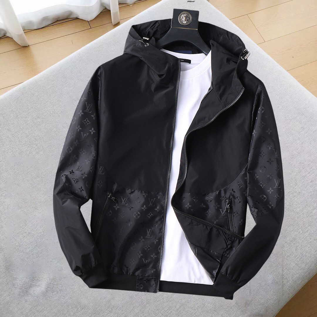 NO:124407,LV 2025 Spring New Jacket Jacket, the new product on the show is perfect, comfortable and warm, the three-standard complete colors and full and attractive, and the very outstanding design easily advances the sense of fashion. The workmanship is extremely exquisite and rigorous, and the wiring is neat and meticulous!  A masterpiece of a big-name designer!  The upper body doesn't look bloated and super handsome!  Spot code M ~ XXXL,,louis vuitton,jackets & coats,jackets & coats,alexander wang19860909LV 2025开春新款夹克外套,秀场新品品相非常完美,舒适保暖,三标齐全色泽饱满诱人,非常出彩的设计,轻松将时髦感进阶,做工极为考究严谨,走线工整细致！大牌设计师巨作！上身不显臃肿、超级帅气！现货码数M ～ XXXL,,louis vuitton,jackets & coats,jackets & coats,alexander wang,Men's clothing
