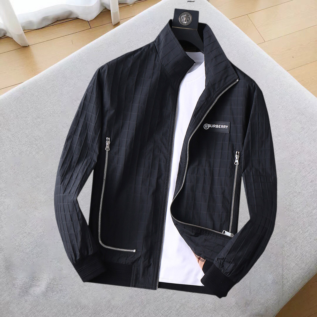 NO:124355,Burberry's new spring jacket 2025, the new product on the show is perfect, comfortable and warm, the three-standard complete colors and full and attractive, and the very outstanding design easily advances the sense of fashion. The workmanship is extremely exquisite and rigorous, and the wiring is neat and meticulous!  A masterpiece of a big-name designer!  The upper body doesn't look bloated and super handsome!  Spot code M ~ XXXL,,burberry,jackets & coats,jackets & coats,alexander wang19860909巴宝莉 2025开春新款夹克外套,秀场新品品相非常完美,舒适保暖,三标齐全色泽饱满诱人,非常出彩的设计,轻松将时髦感进阶,做工极为考究严谨,走线工整细致！大牌设计师巨作！上身不显臃肿、超级帅气！现货码数M ～ XXXL,,burberry,jackets & coats,jackets & coats,alexander wang,Men's clothing