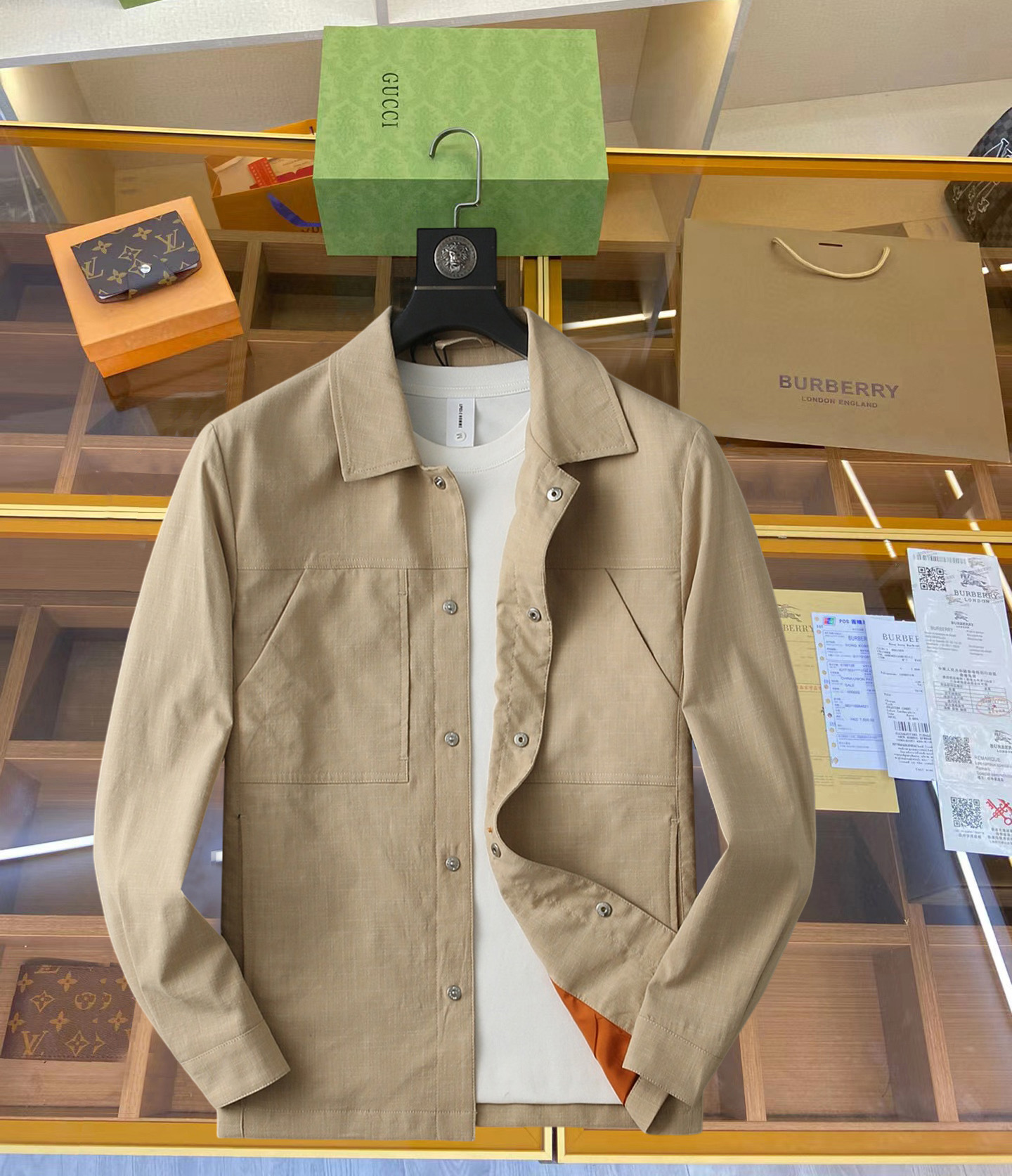 NO:126972,Zenia's new men's jacket in the spring of 2025, the original three-standard full high-end version!  Customized fabrics for counters are breathable and comfortable, with impeccable details, brand elements design concept, professional purchasing level reflects high quality. The feel is delicate and soft!  It is casually cut, with a great upper body style!  Code number M~XXXL, zegna, jackets & coats, jackets & coats, alexander wang19860909杰尼亚 2025开春新款男士夹克外套,原单三标齐全高端版本！专柜定制面料 透气舒适度高,细节无可挑剔,品牌元素设计理念,专业代购级体现高品质.手感细腻柔软！呈现休闲裁剪,上身版型超赞！码数M～XXXL,,zegna,jackets & coats,jackets & coats,alexander wang,Men's clothing